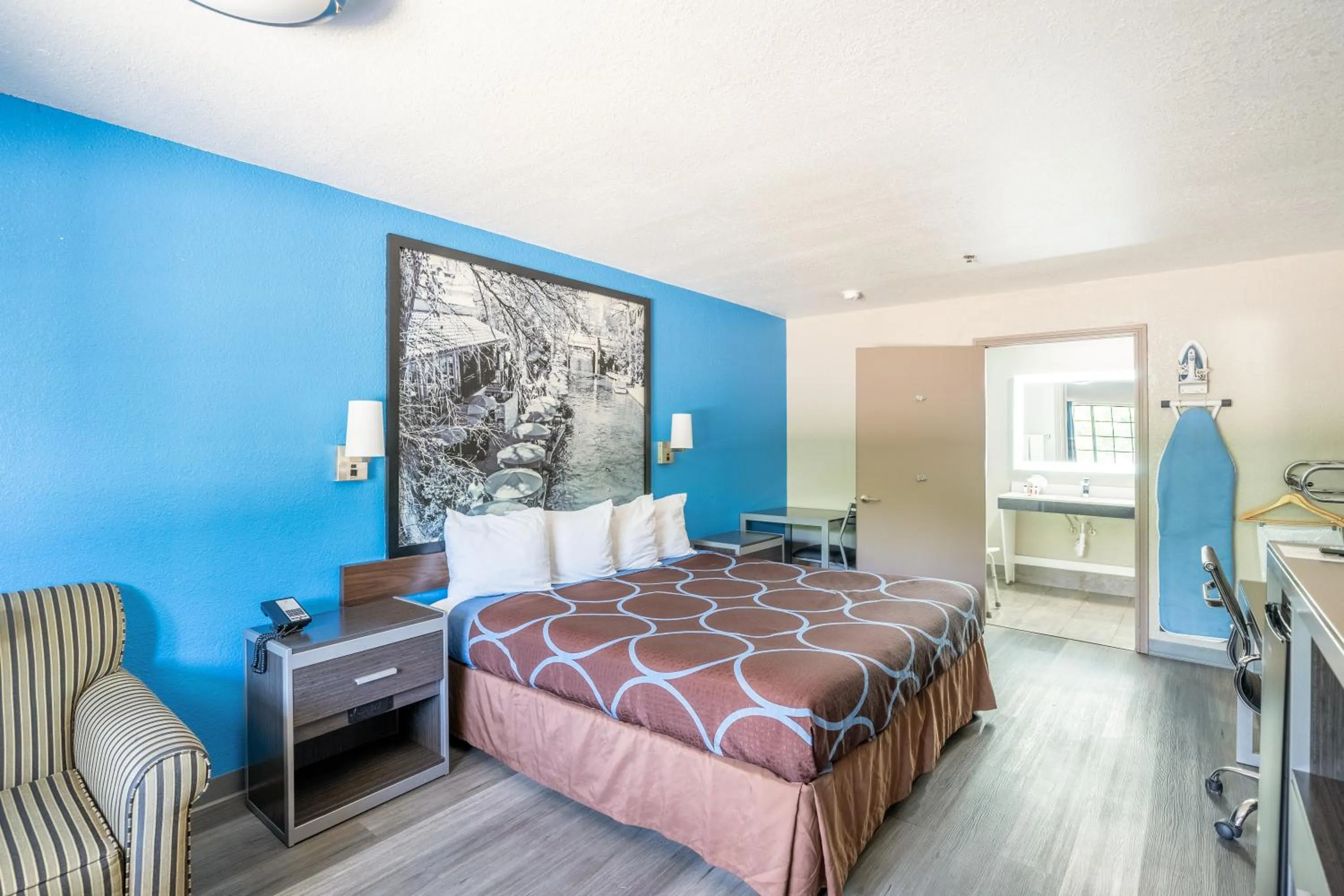 Bed in Super 8 by Wyndham San Antonio/Riverwalk Area