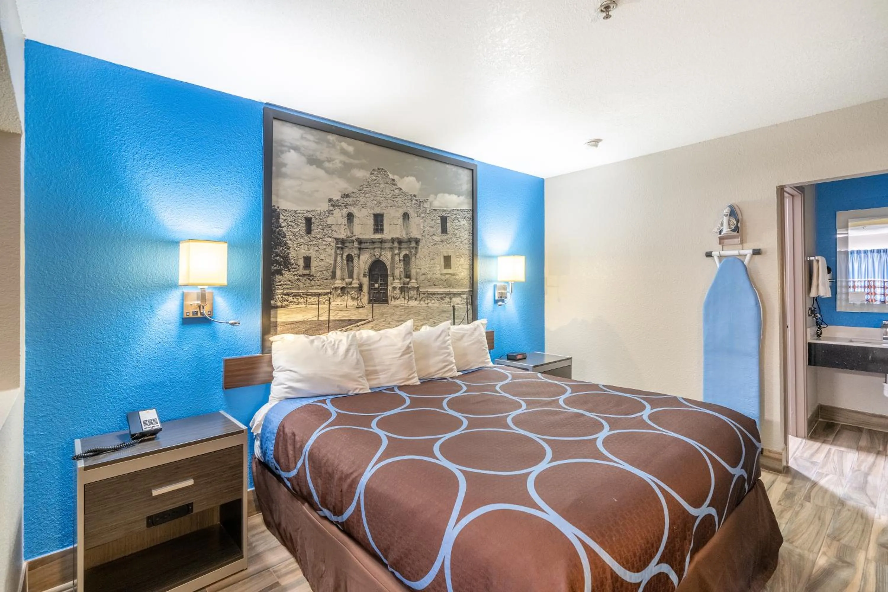 Bed in Super 8 by Wyndham San Antonio/Riverwalk Area