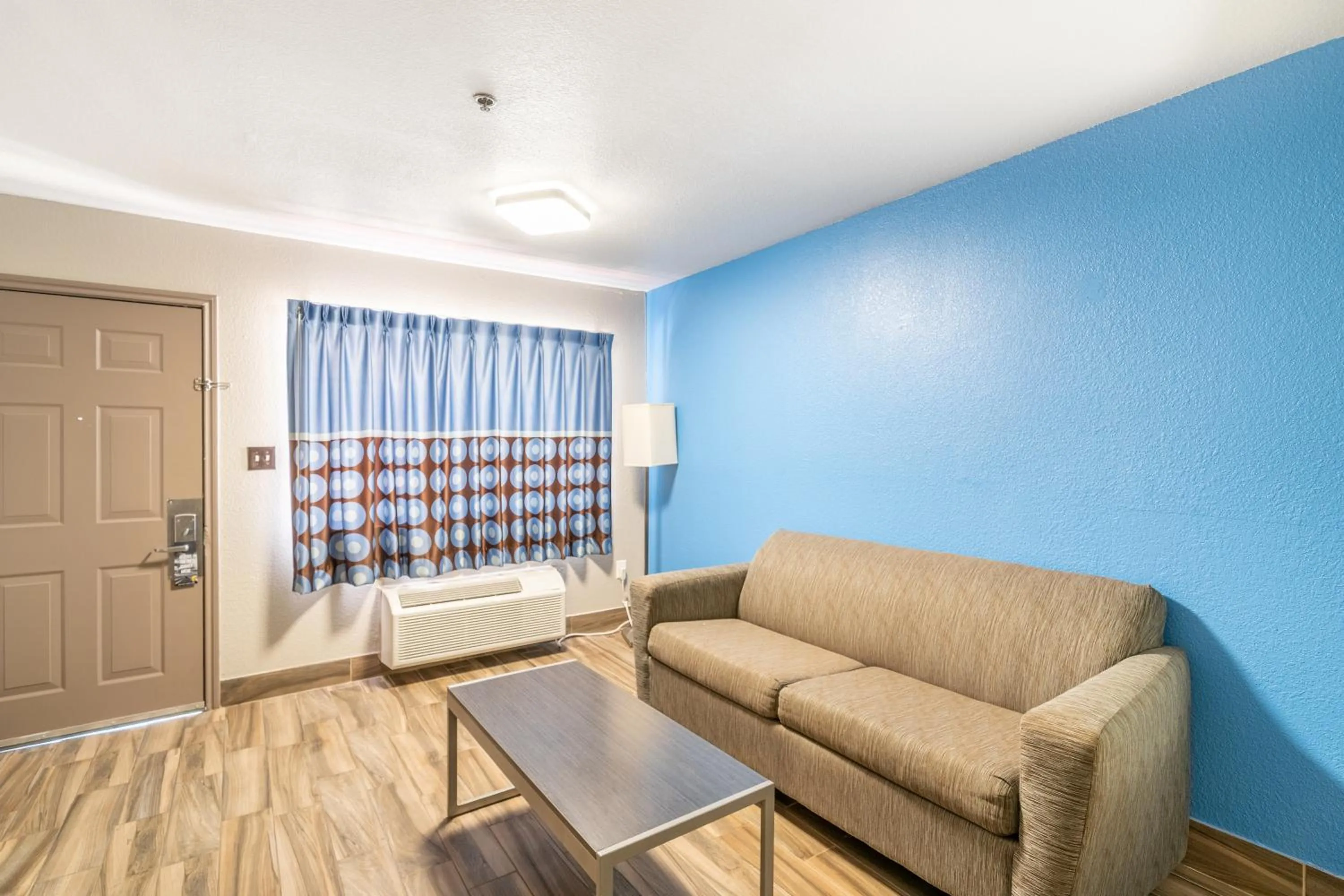 Seating area in Super 8 by Wyndham San Antonio/Riverwalk Area