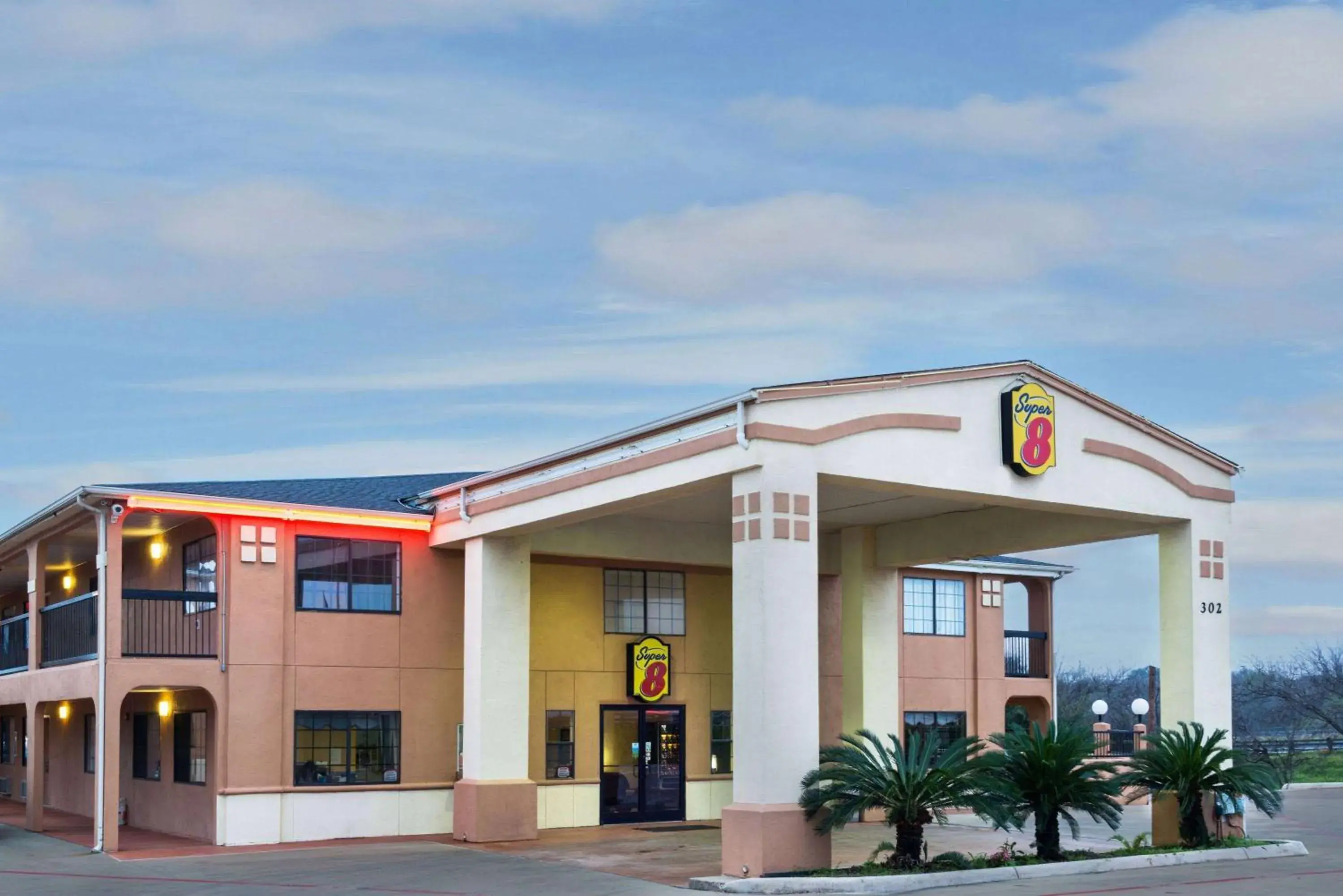 Property building in Super 8 by Wyndham San Antonio/Riverwalk Area Property building in Super 8 by Wyndham San Antonio/Riverwalk Area