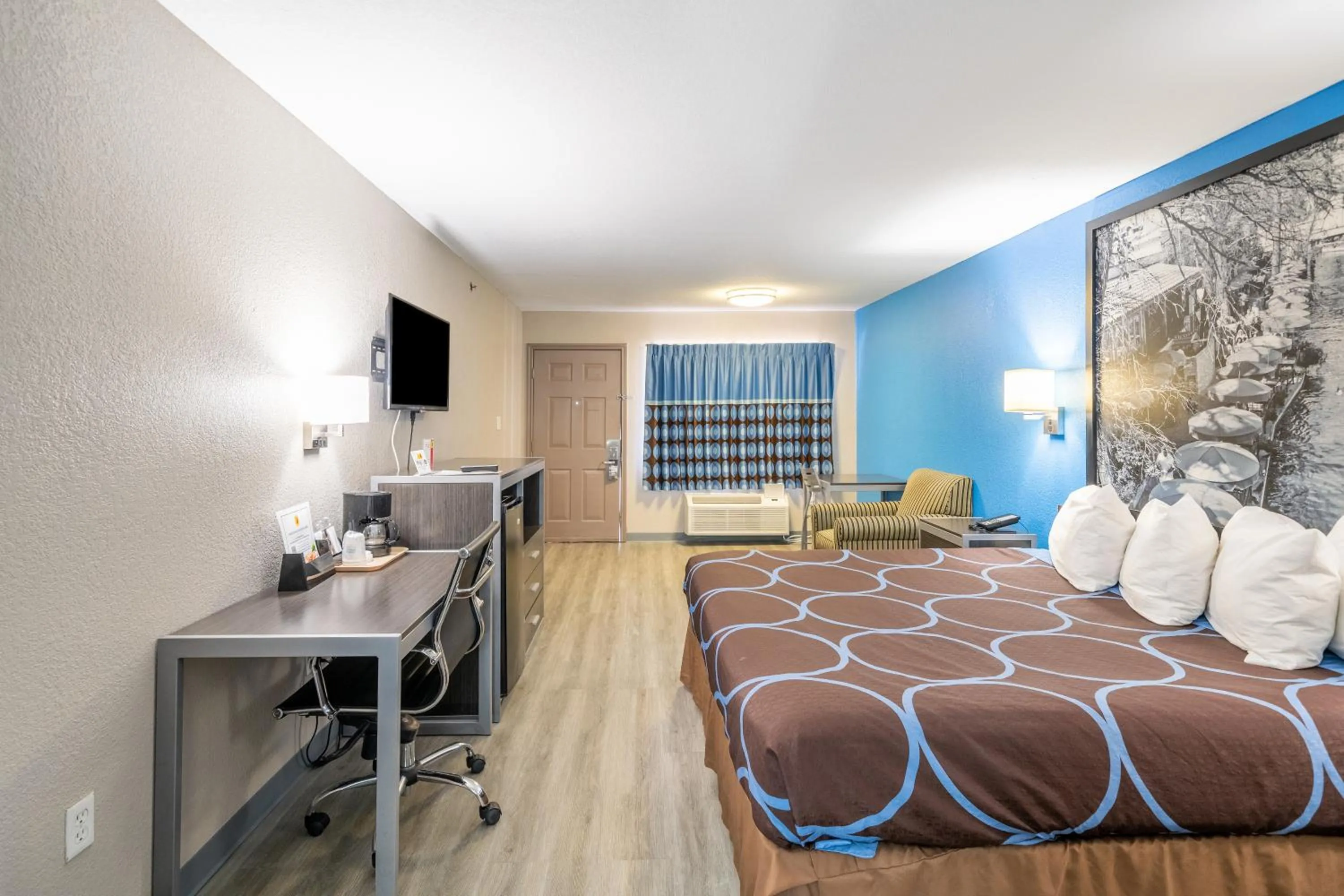 Bed in Super 8 by Wyndham San Antonio/Riverwalk Area