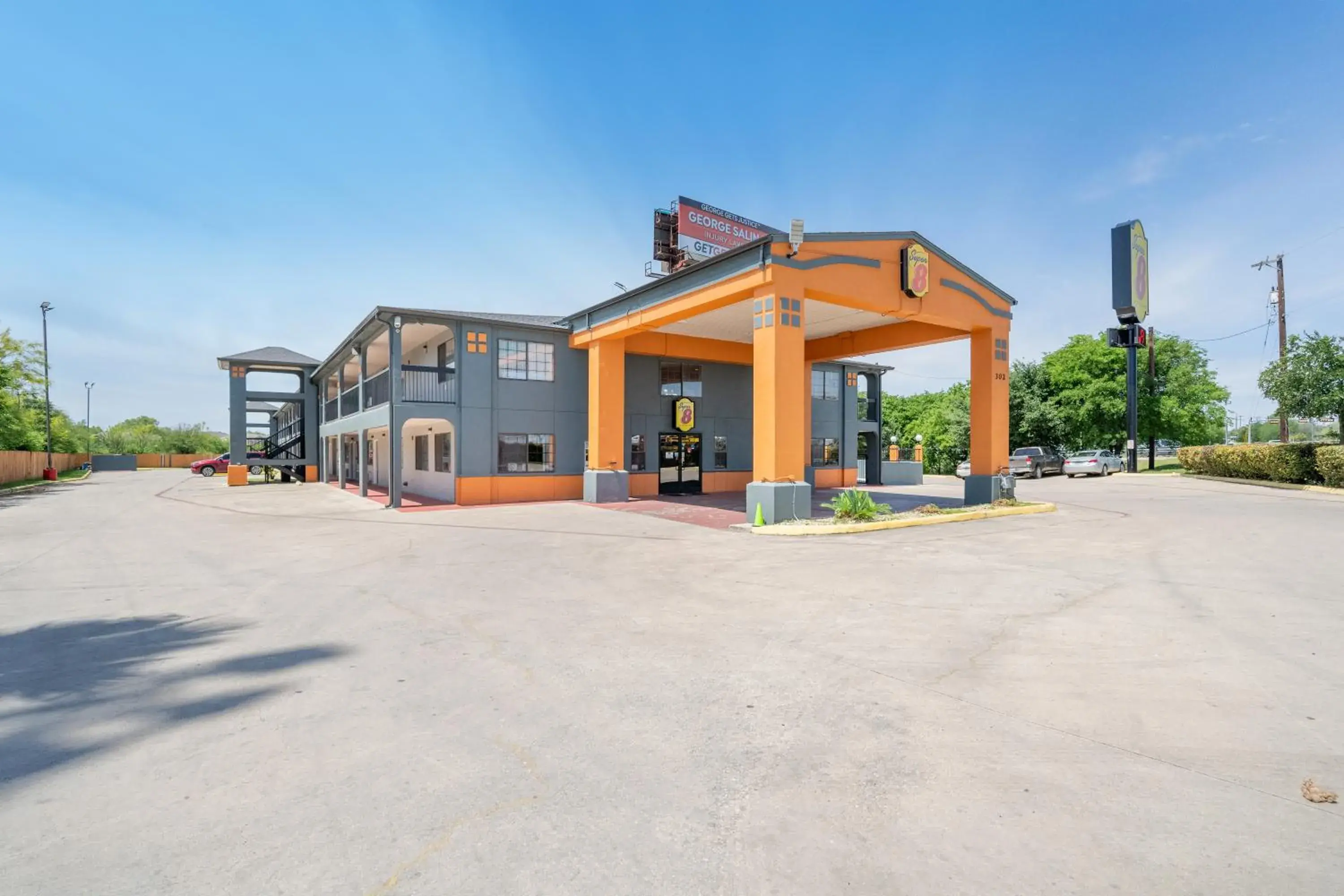 Property building in Super 8 by Wyndham San Antonio/Riverwalk Area Property building in Super 8 by Wyndham San Antonio/Riverwalk Area