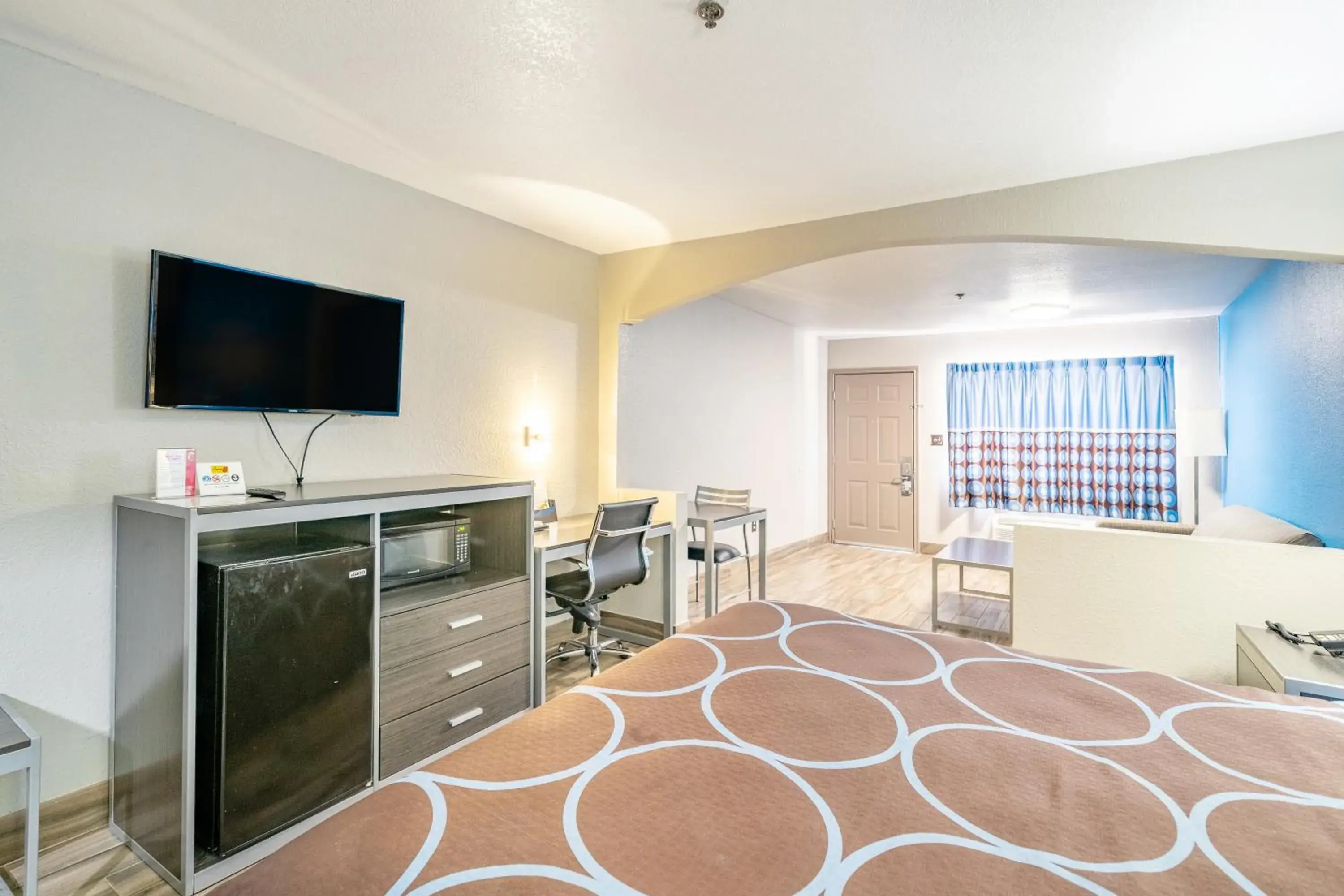 Bed in Super 8 by Wyndham San Antonio/Riverwalk Area Bed in Super 8 by Wyndham San Antonio/Riverwalk Area