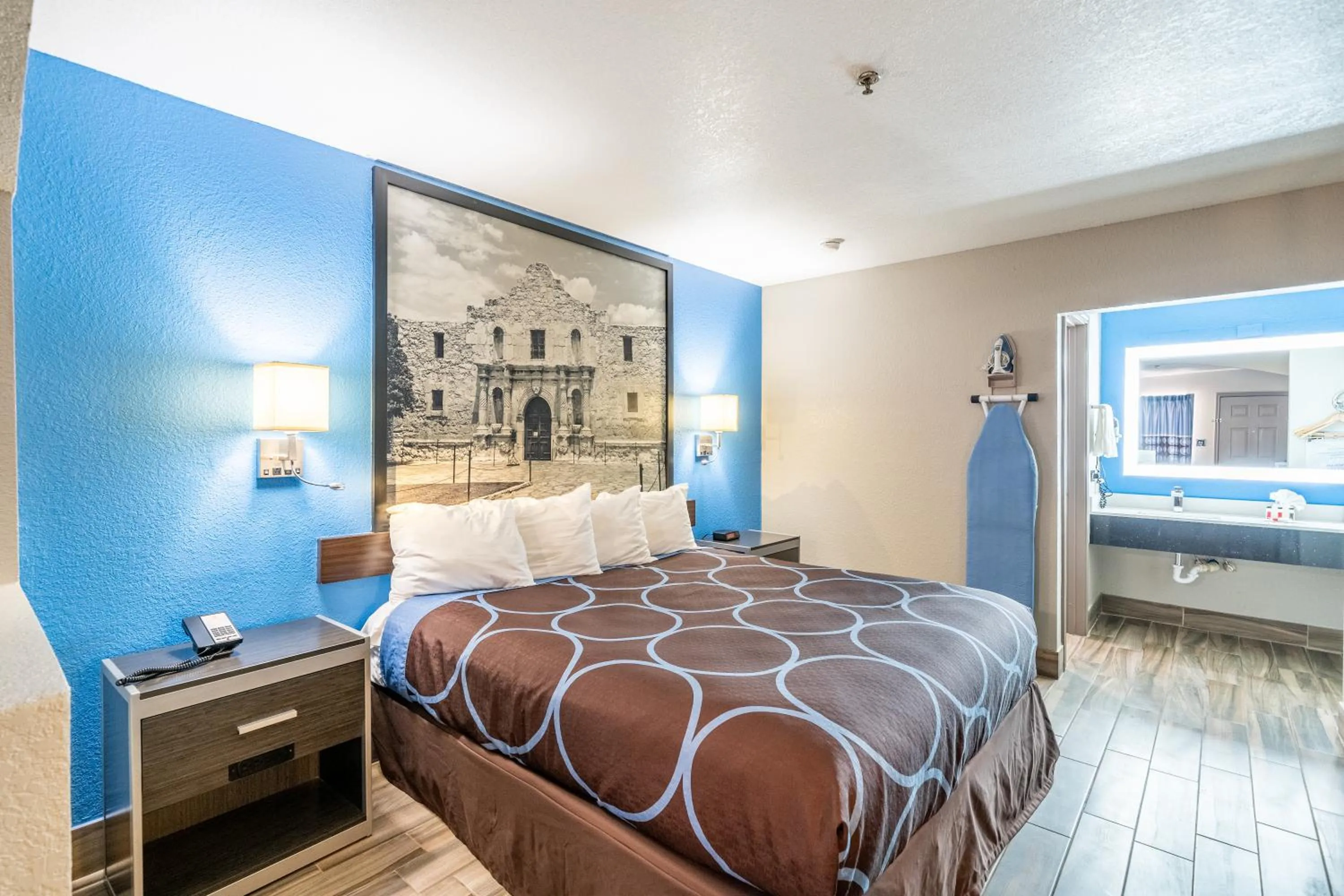 Bed in Super 8 by Wyndham San Antonio/Riverwalk Area