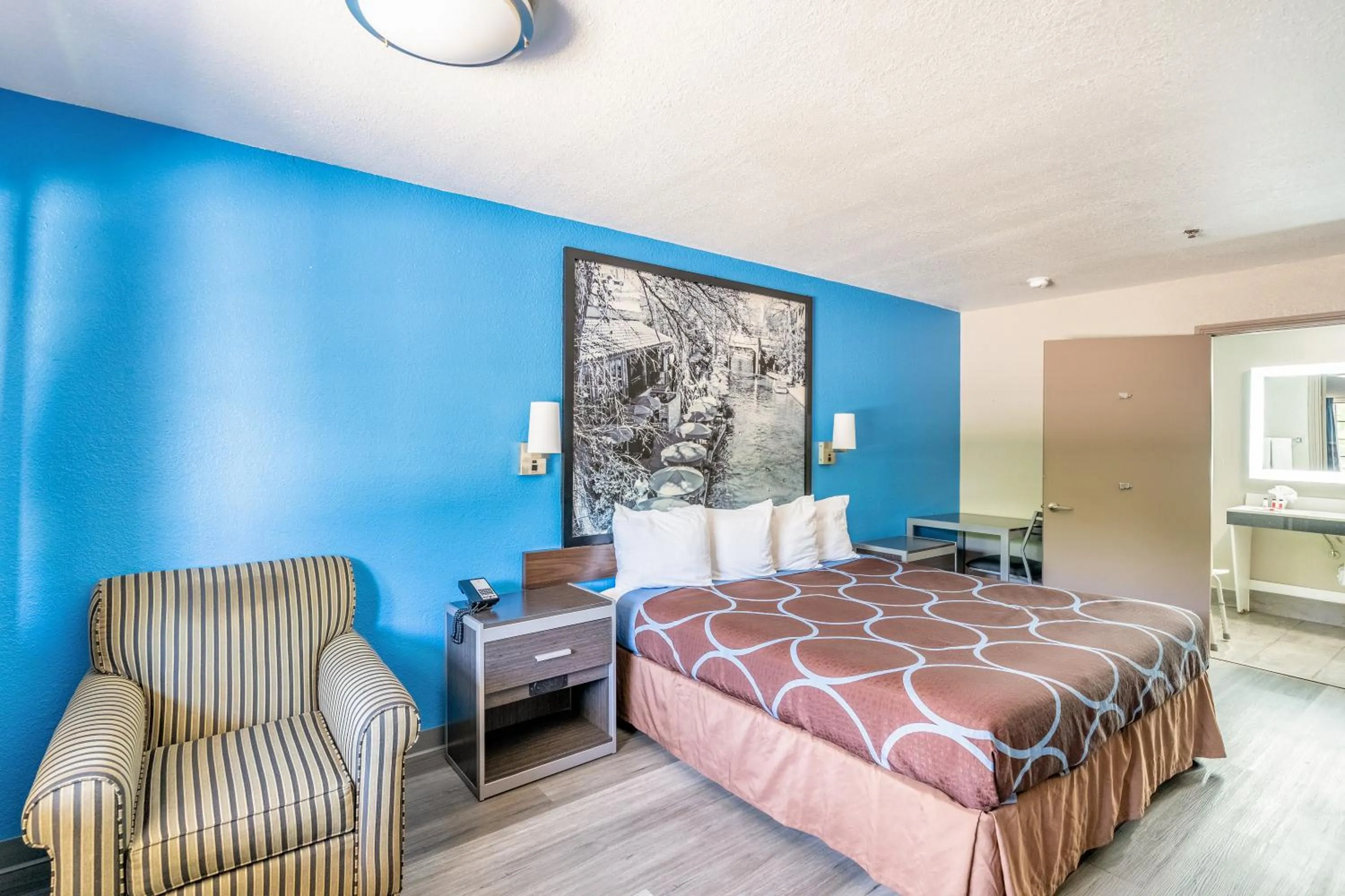 Bed in Super 8 by Wyndham San Antonio/Riverwalk Area