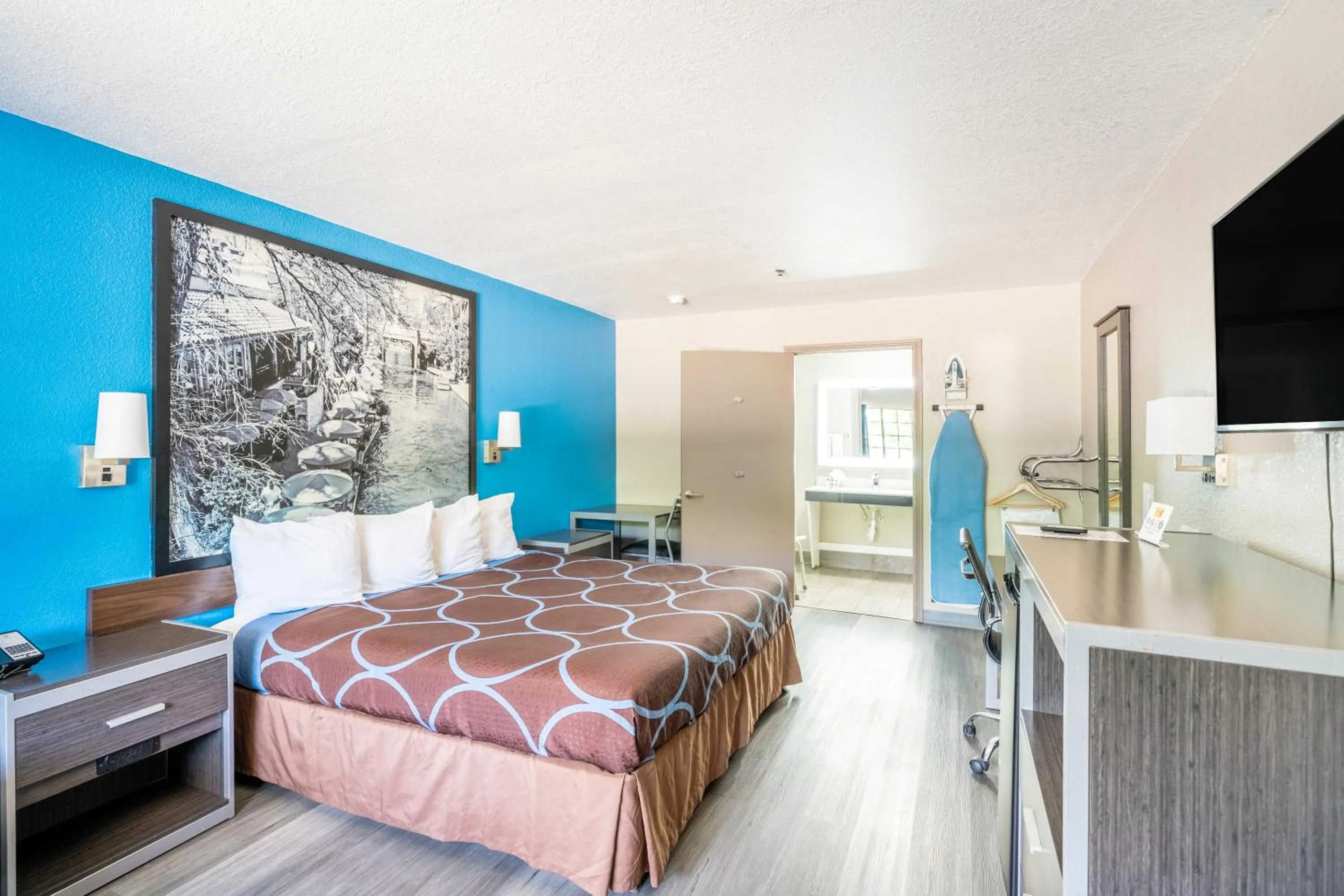 Bed in Super 8 by Wyndham San Antonio/Riverwalk Area