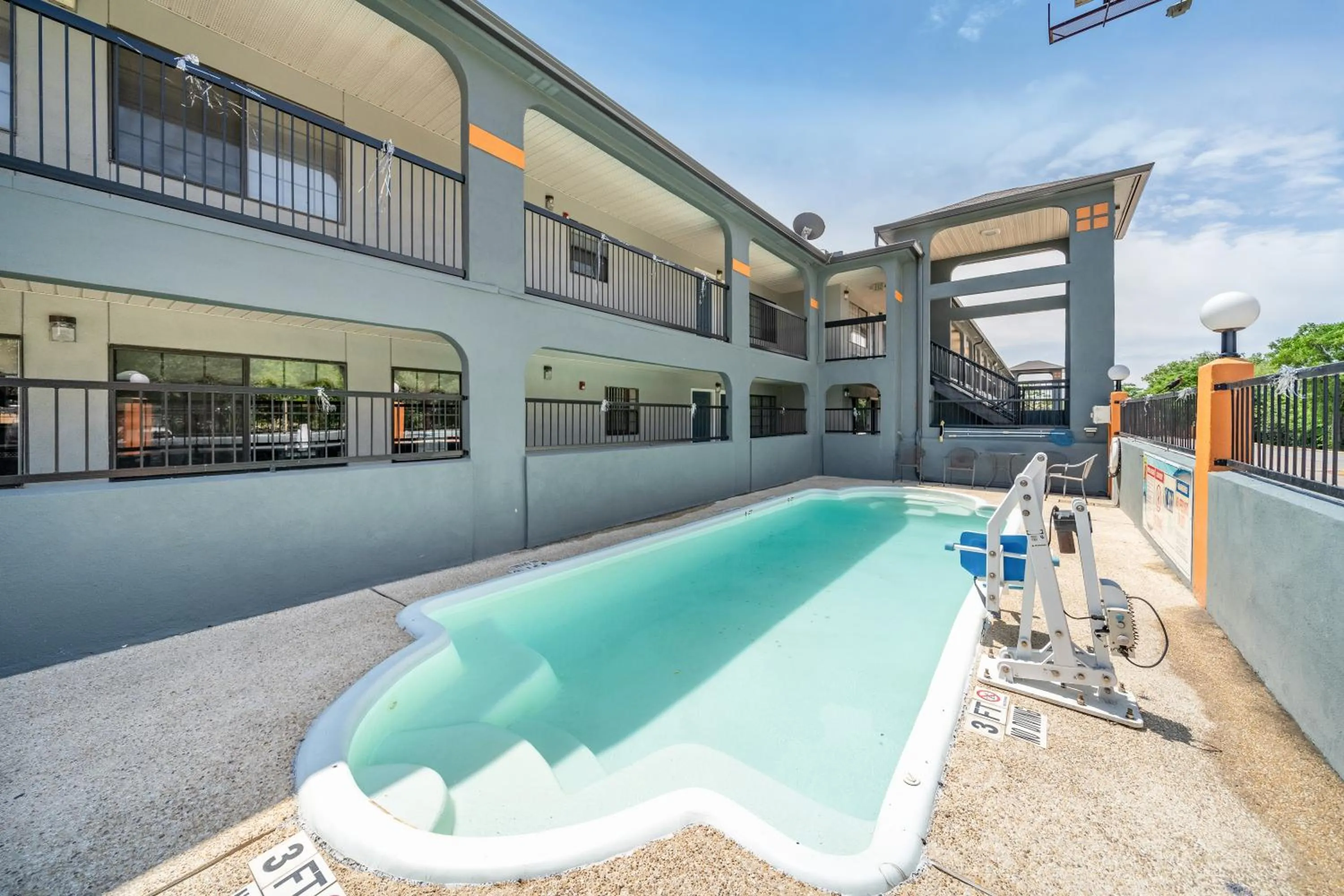Swimming pool in Super 8 by Wyndham San Antonio/Riverwalk Area