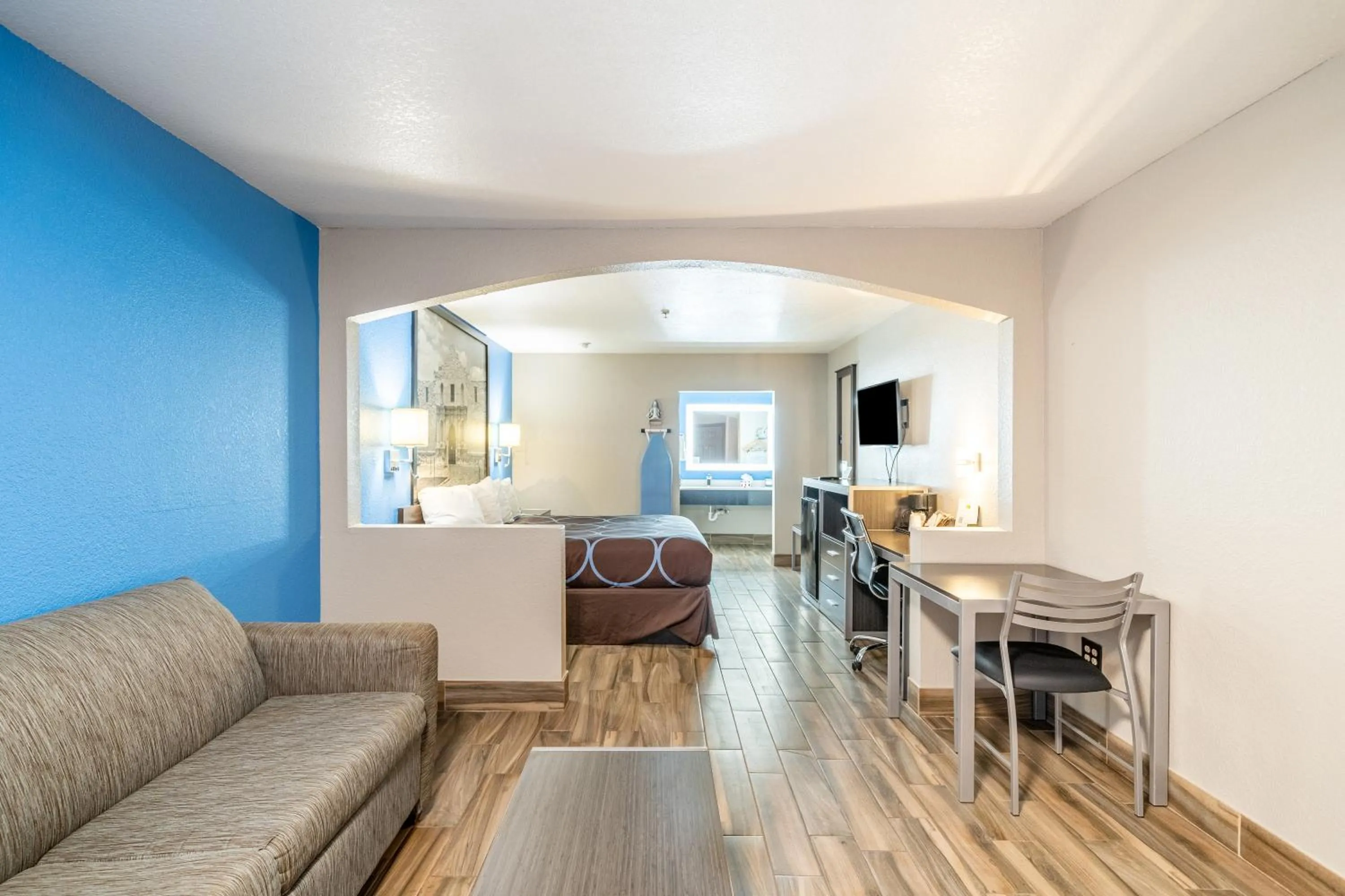 Bed in Super 8 by Wyndham San Antonio/Riverwalk Area