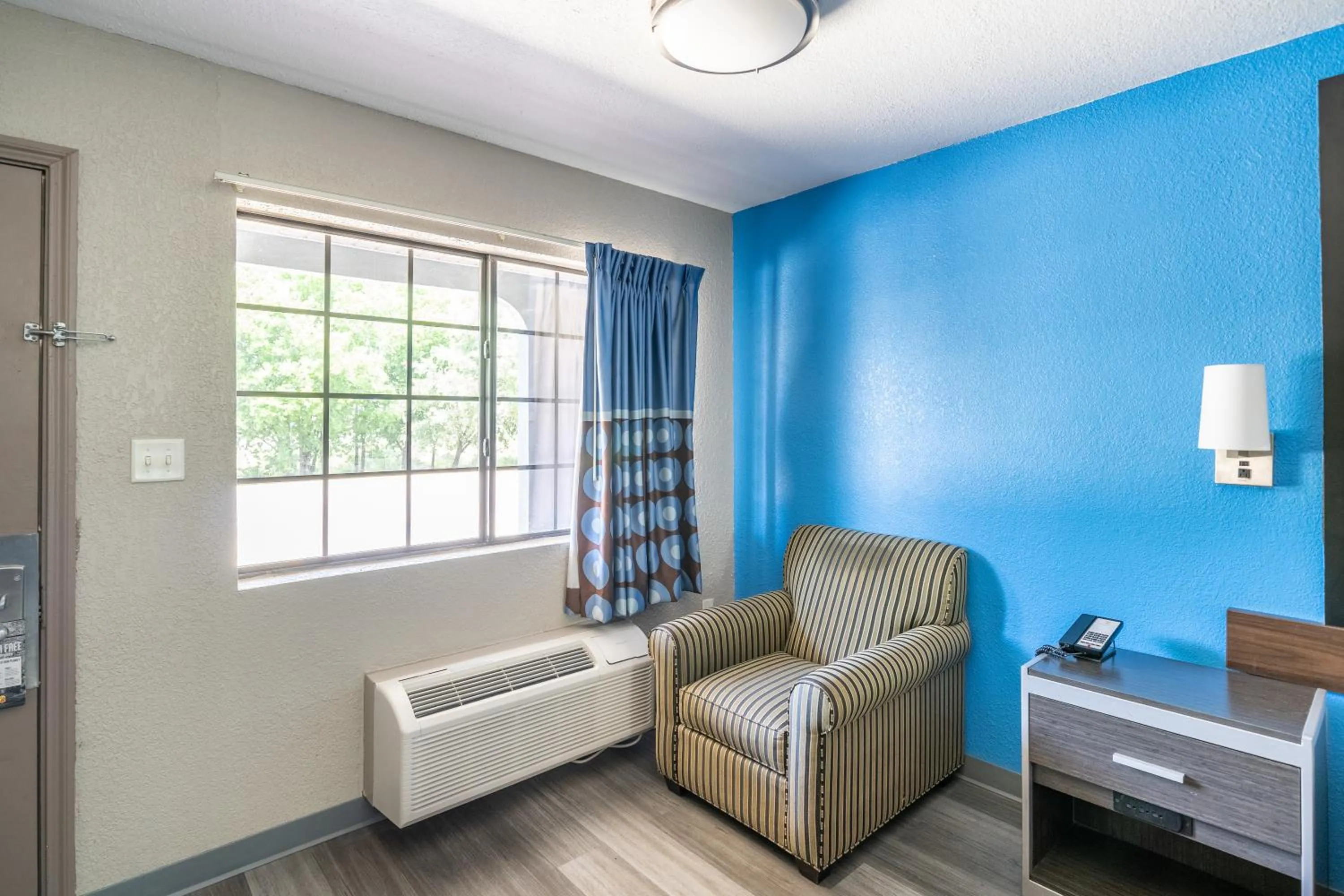 Seating area, Bed in Super 8 by Wyndham San Antonio/Riverwalk Area