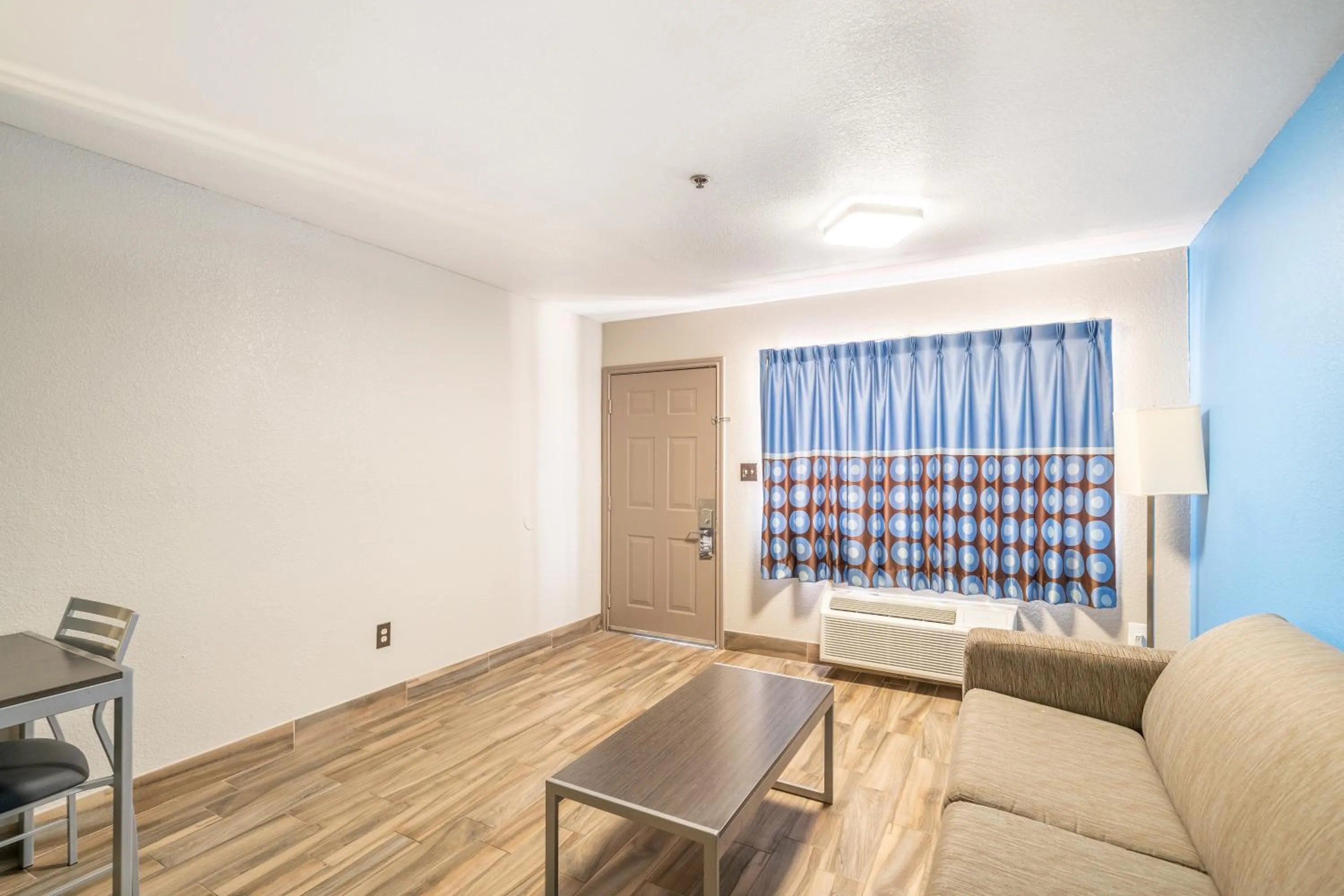 Seating area in Super 8 by Wyndham San Antonio/Riverwalk Area