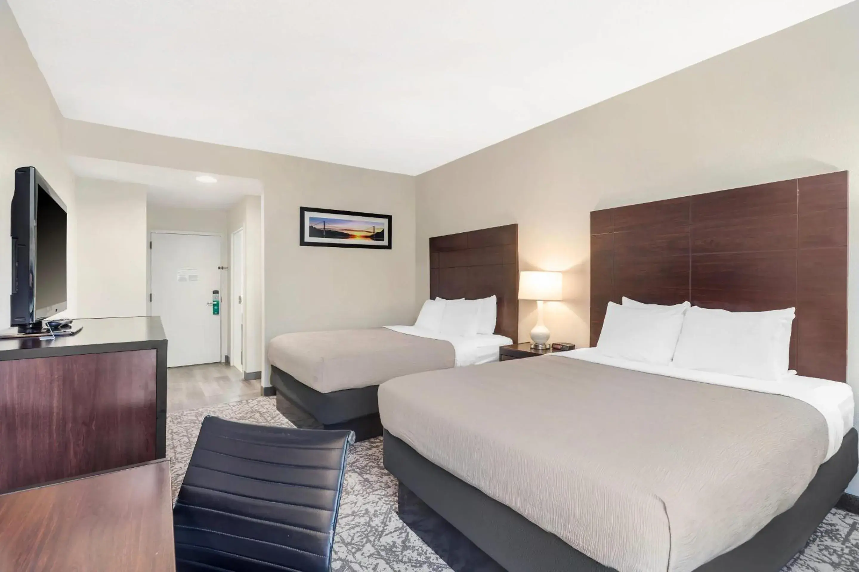 Bedroom, Bed in Quality Inn & Suites NJ State Capital Area Bedroom, Bed in Quality Inn & Suites NJ State Capital Area