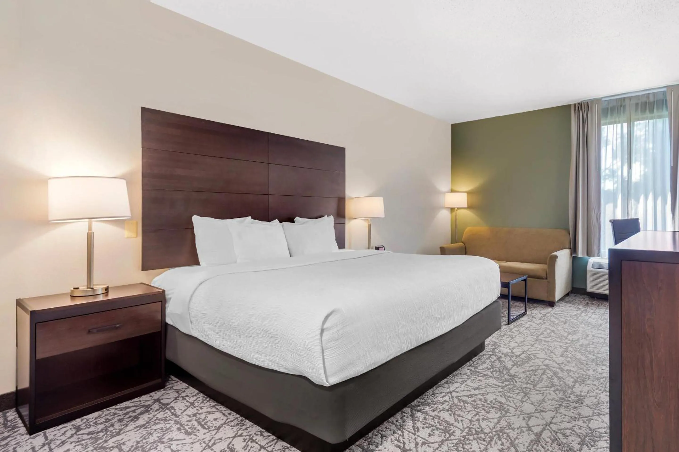 Bedroom, Bed in Quality Inn & Suites NJ State Capital Area