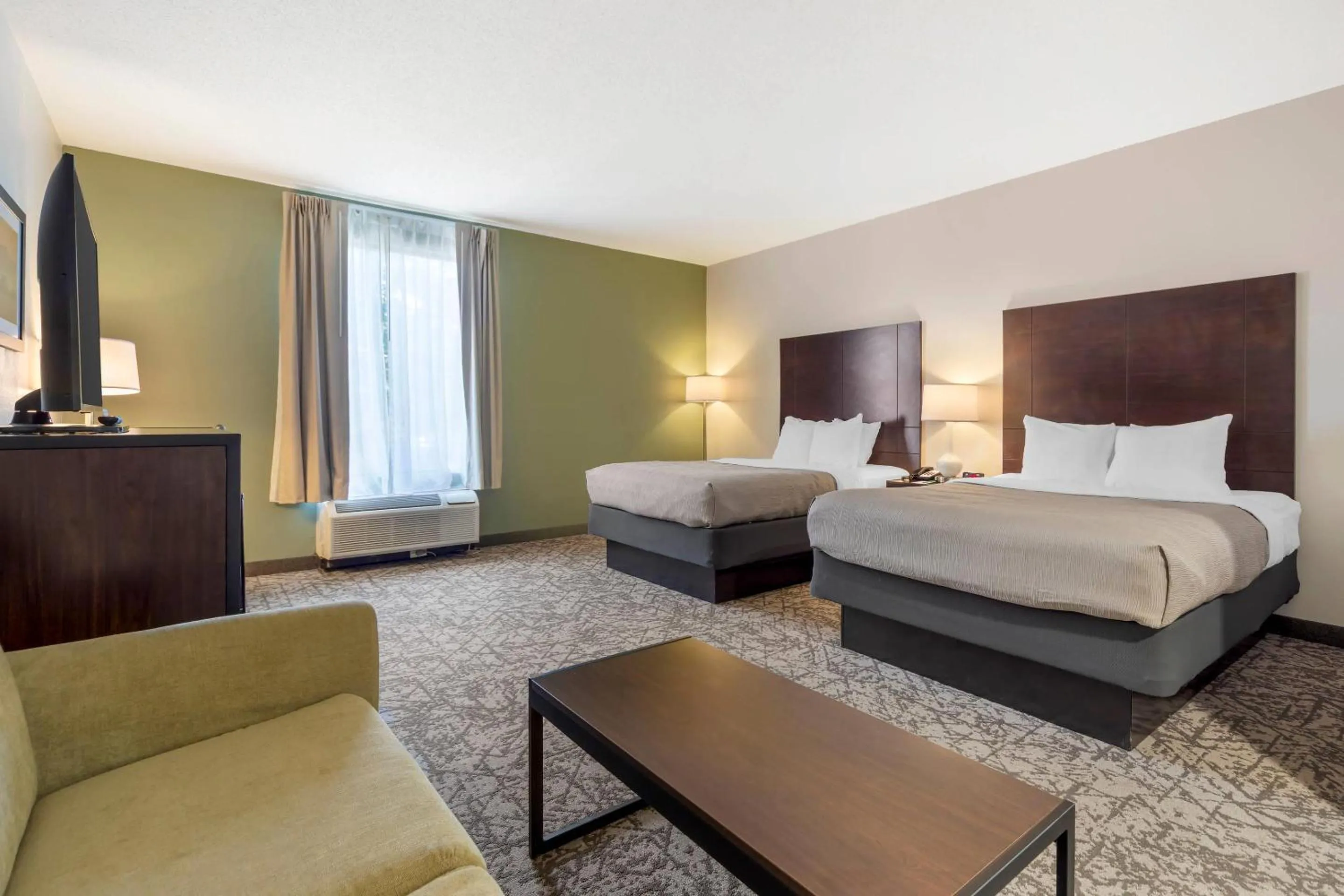 Bedroom, Bed in Quality Inn & Suites NJ State Capital Area