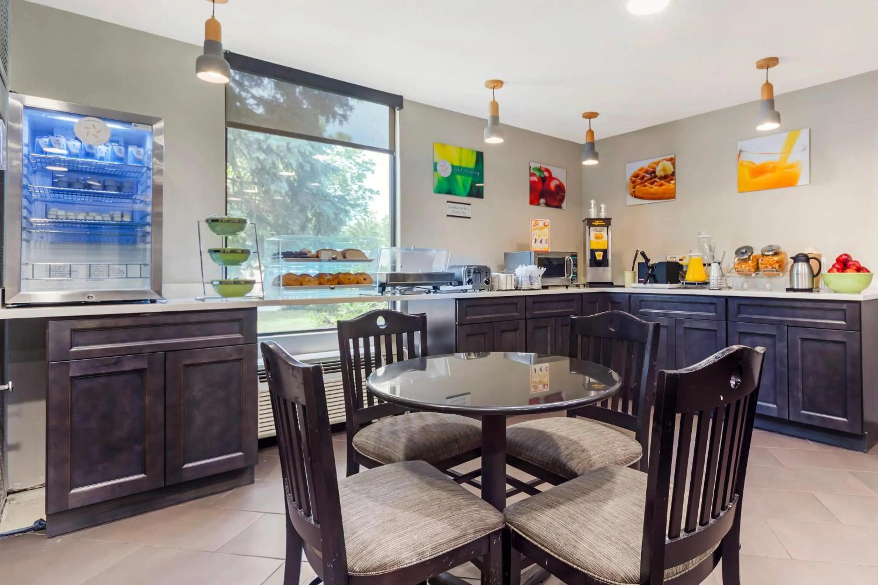 Breakfast in Quality Inn & Suites NJ State Capital Area