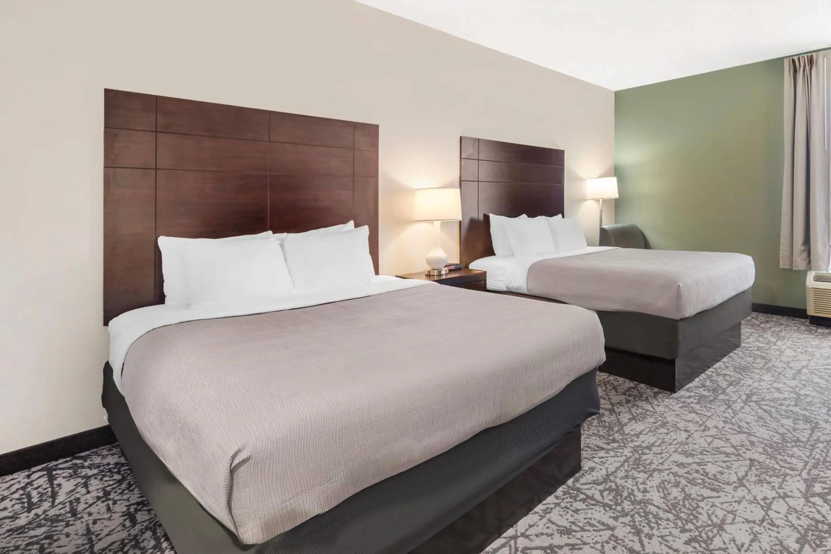 Bedroom, Bed in Quality Inn & Suites NJ State Capital Area