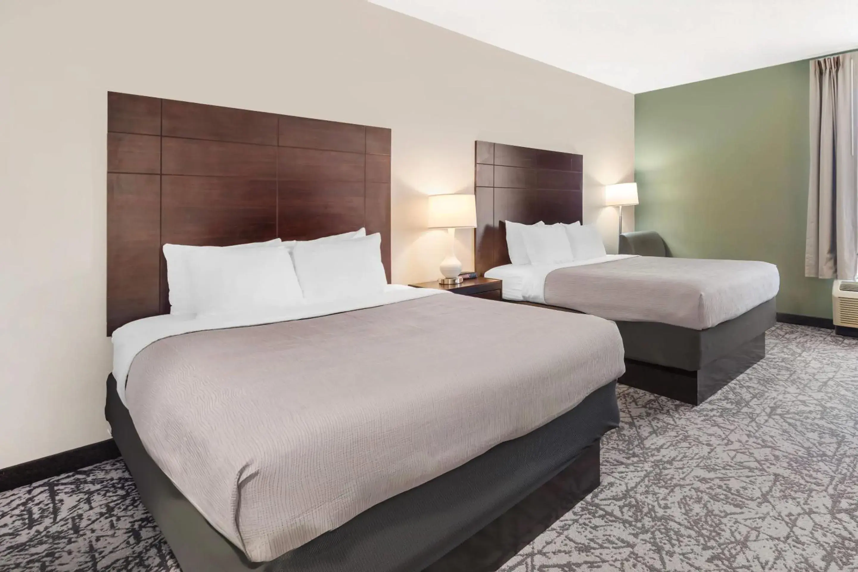 Bedroom, Bed in Quality Inn & Suites NJ State Capital Area Bedroom, Bed in Quality Inn & Suites NJ State Capital Area