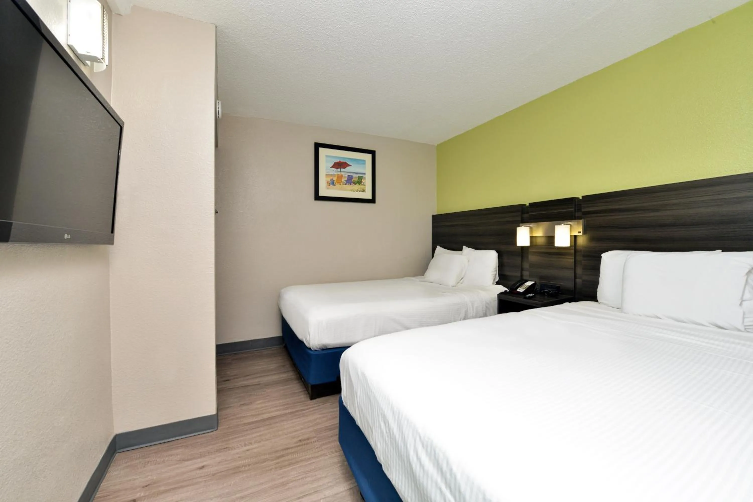 TV and multimedia, Bed in SureStay Studio by Best Western Virginia Beach Oceanfront