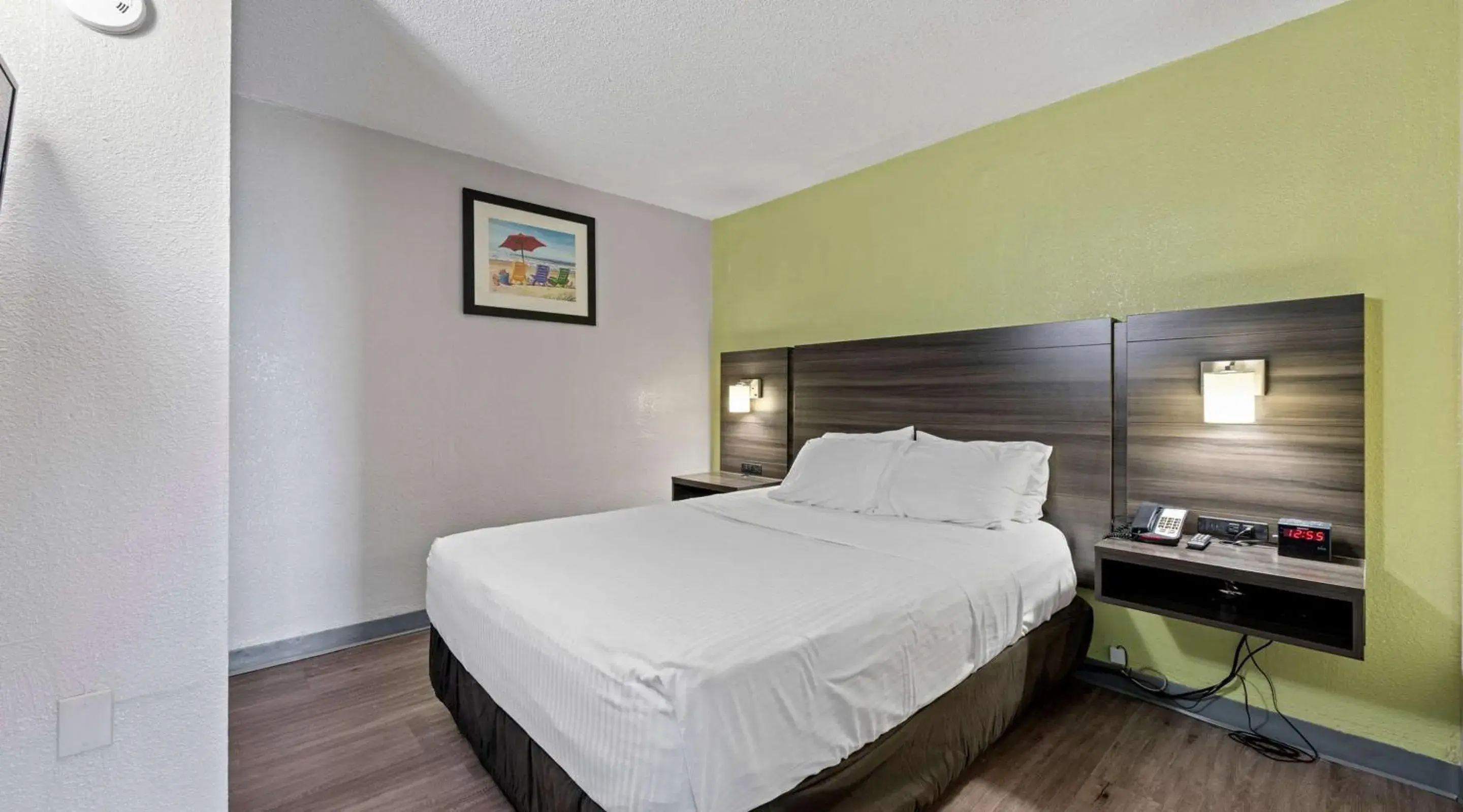 Photo of the whole room, Bed in SureStay Studio by Best Western Virginia Beach Oceanfront Photo of the whole room, Bed in SureStay Studio by Best Western Virginia Beach Oceanfront