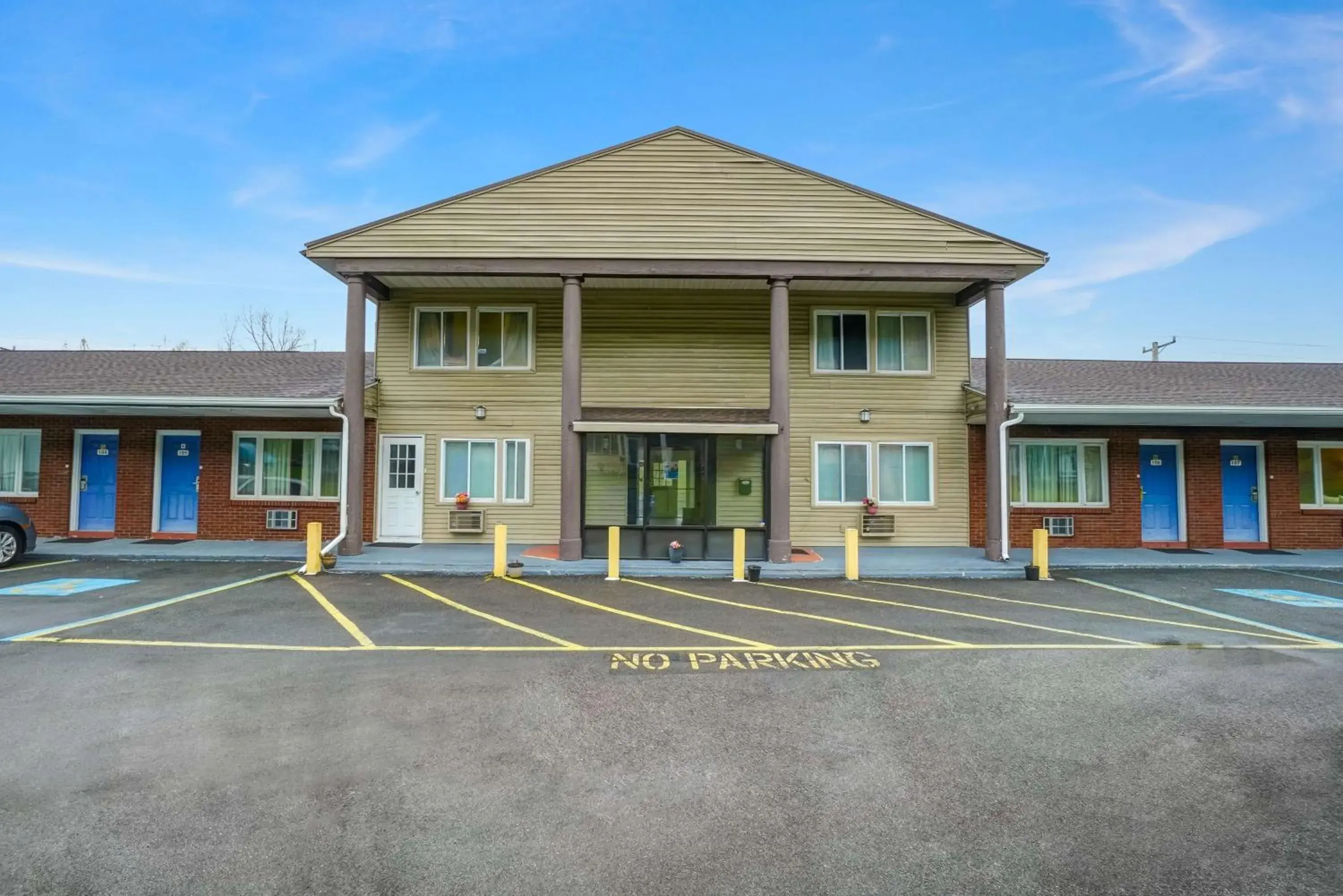 Property building in Motel 6-Ilion, NY Property building in Motel 6-Ilion, NY
