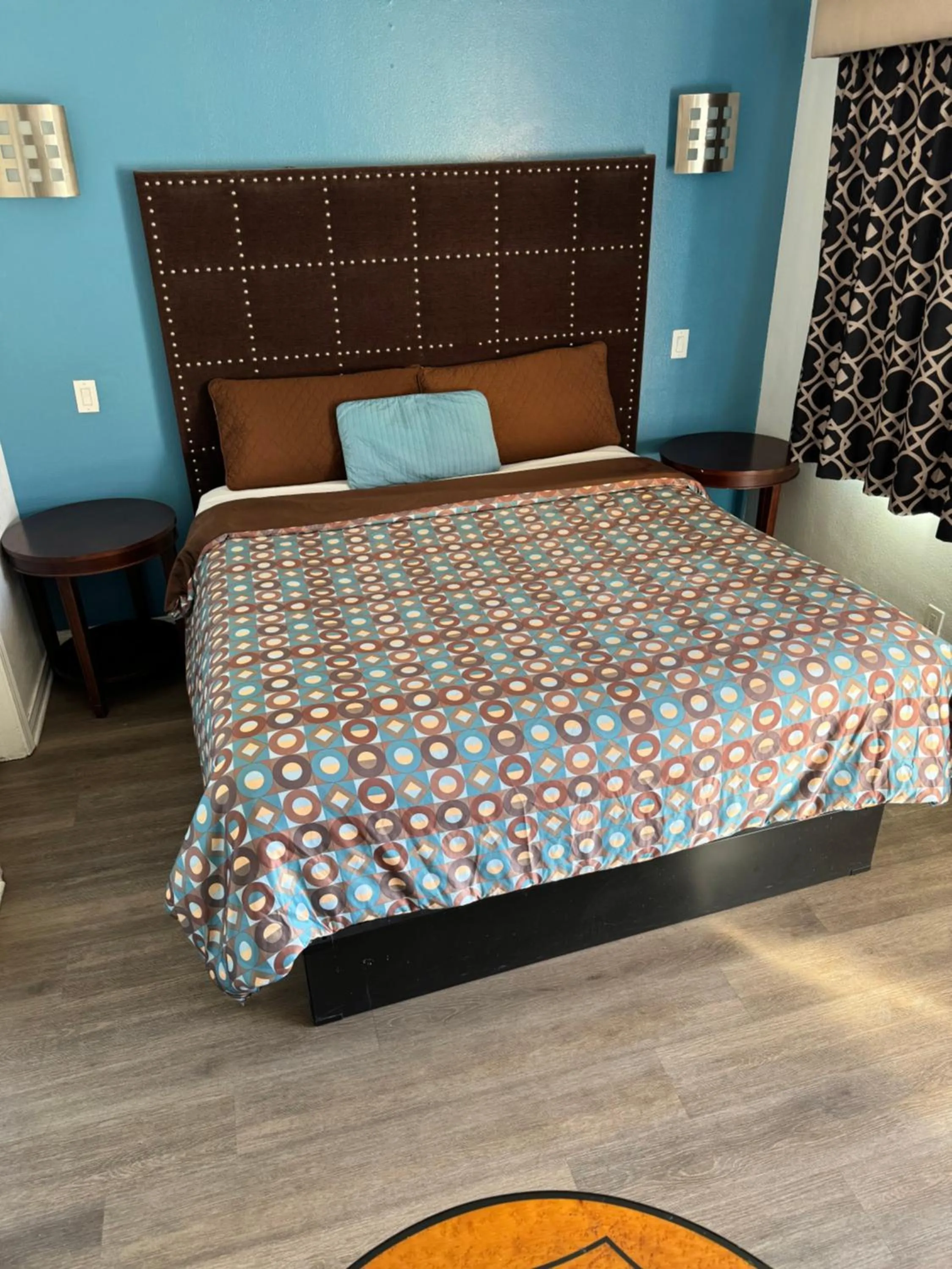 Bed in El Dorado Motel