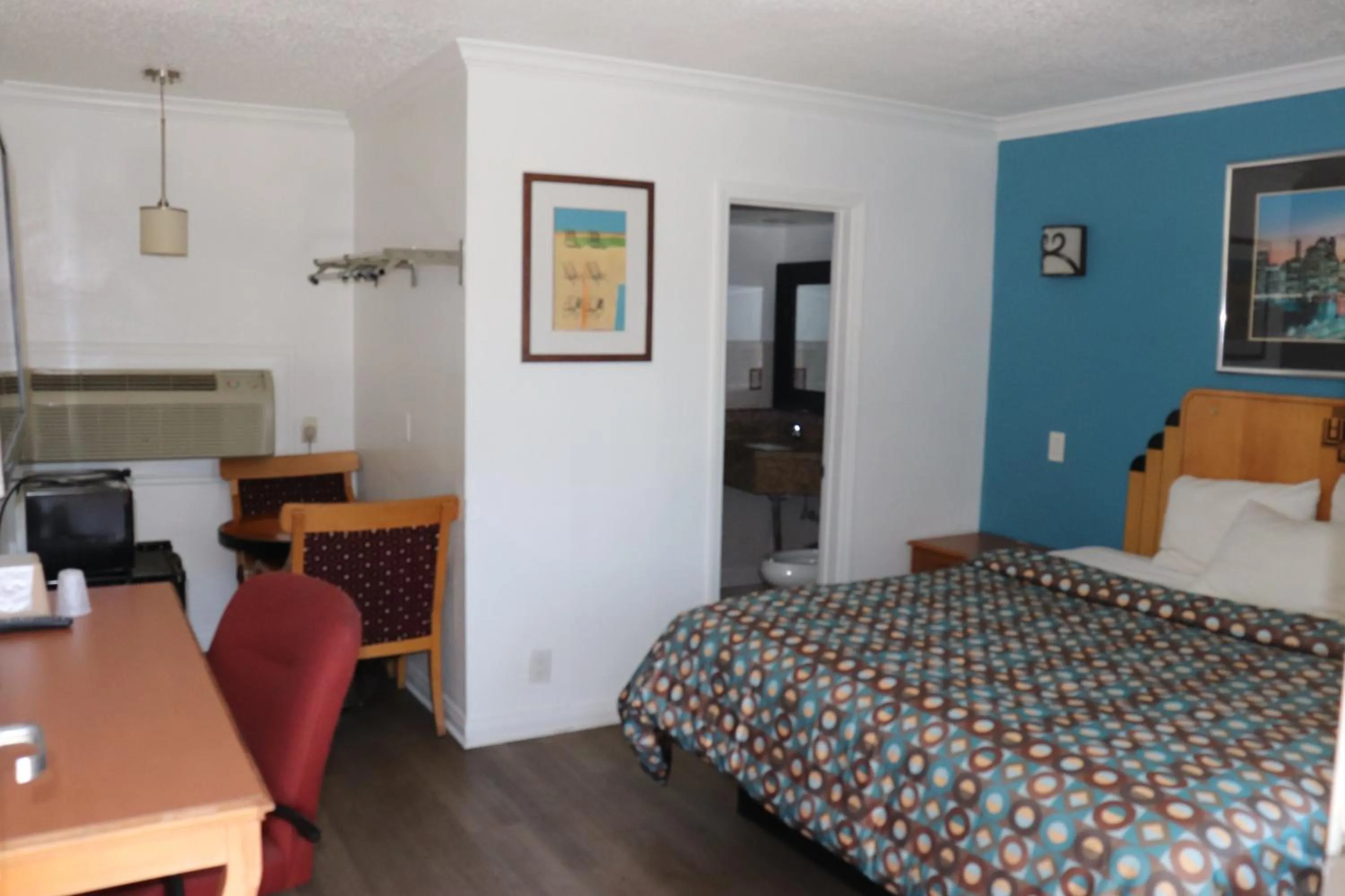 Bed in El Dorado Motel