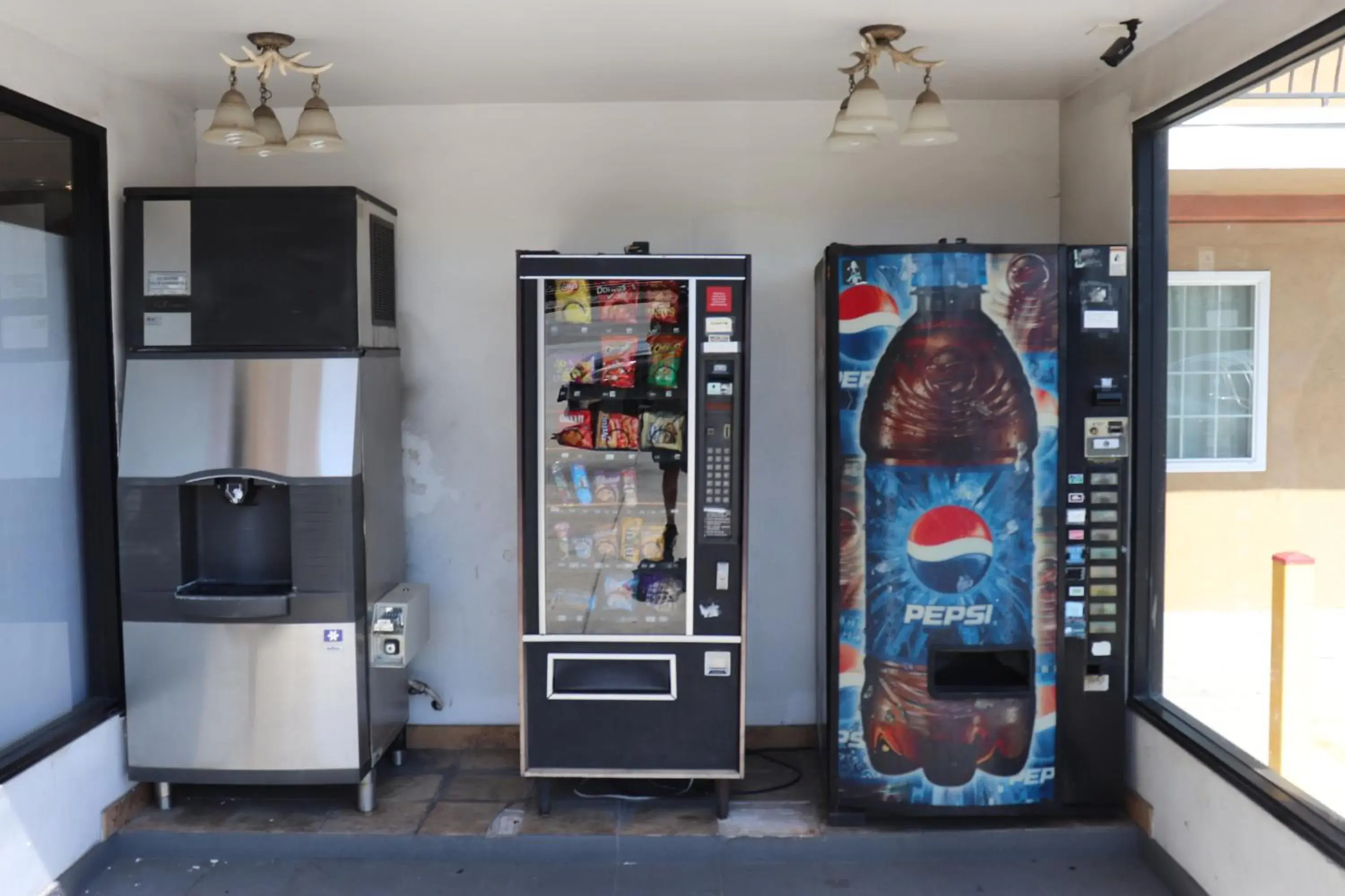 vending machine in El Dorado Motel
