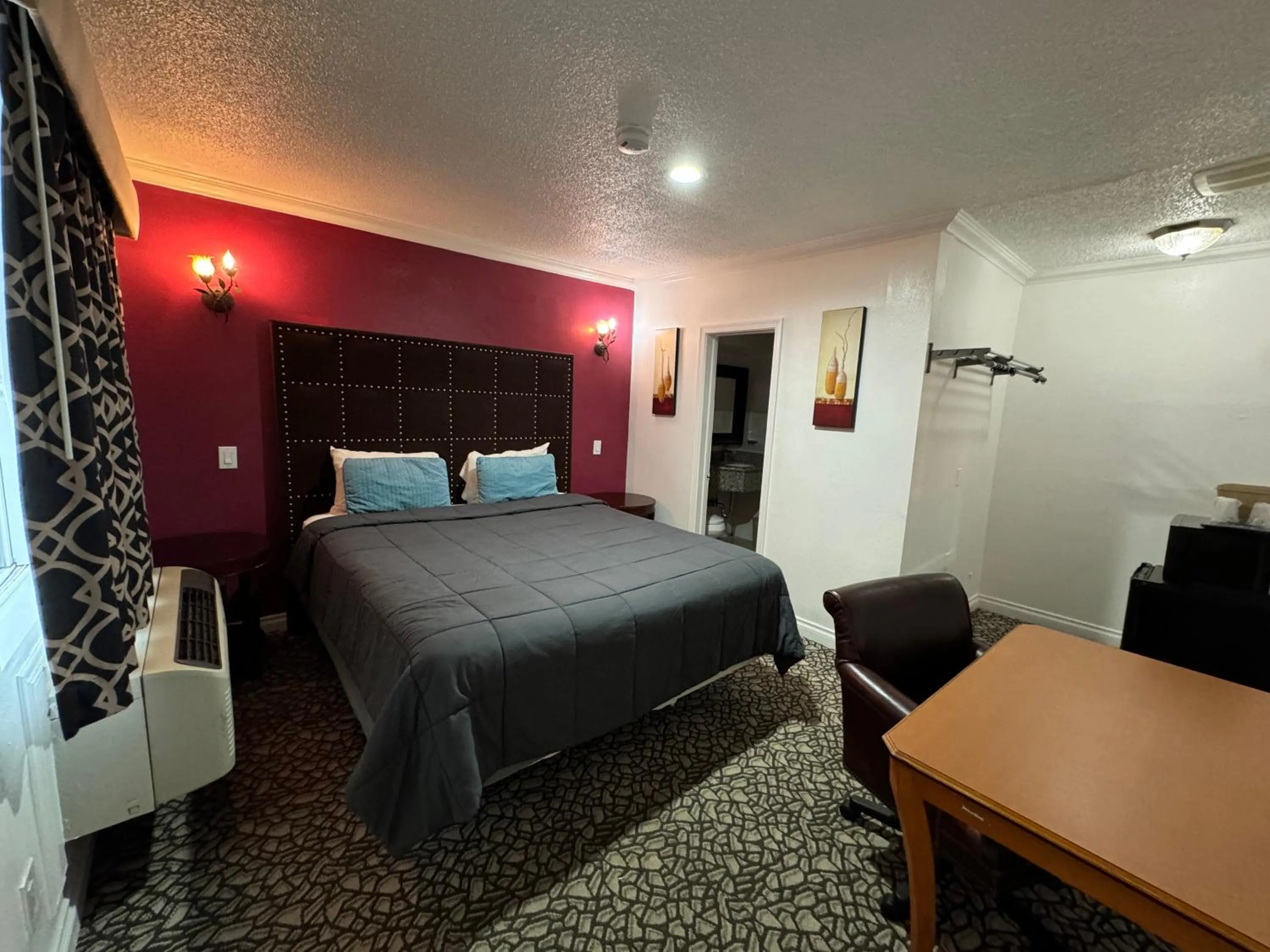 Bed in El Dorado Motel