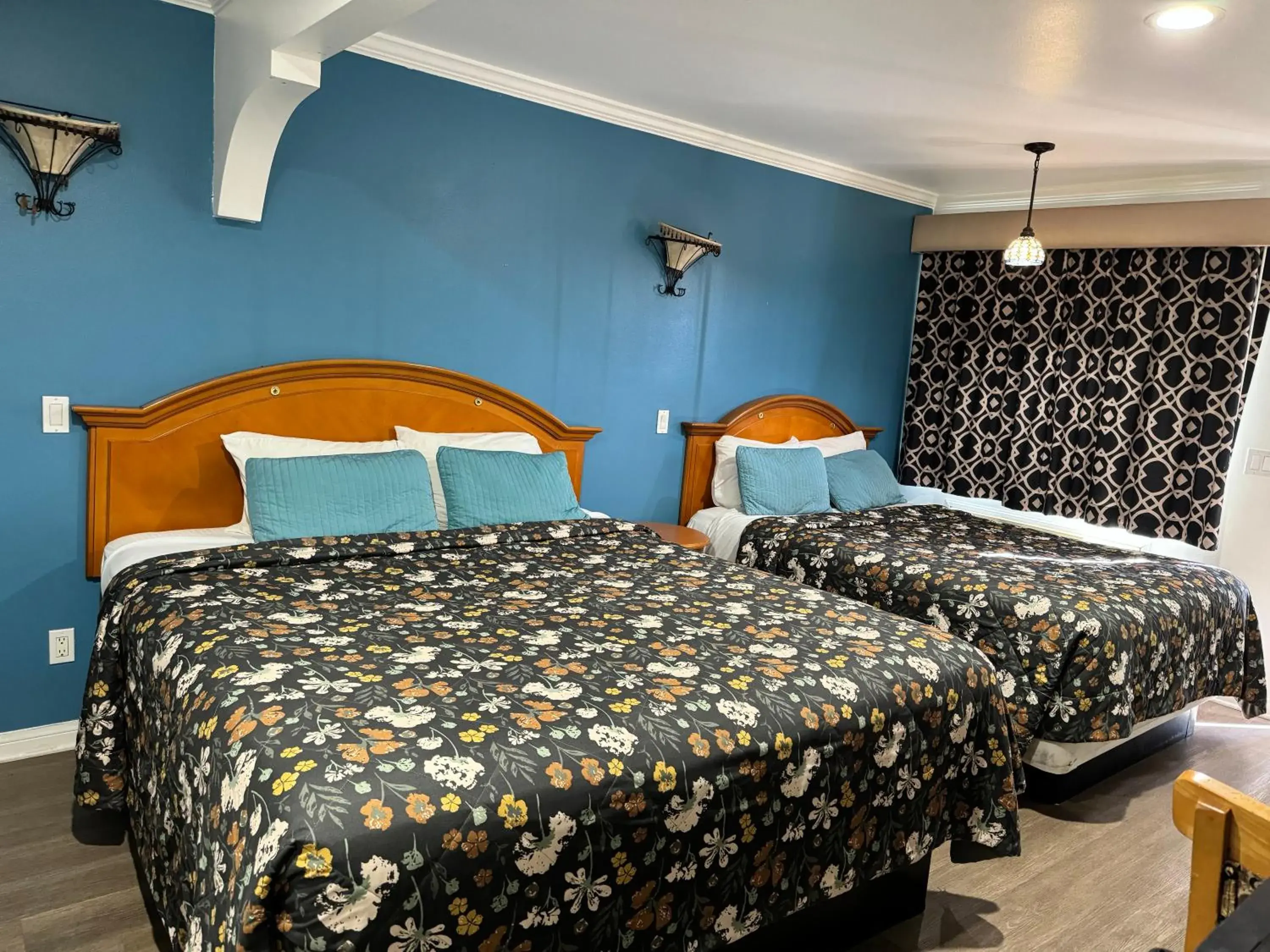 Double Room in El Dorado Motel Double Room in El Dorado Motel