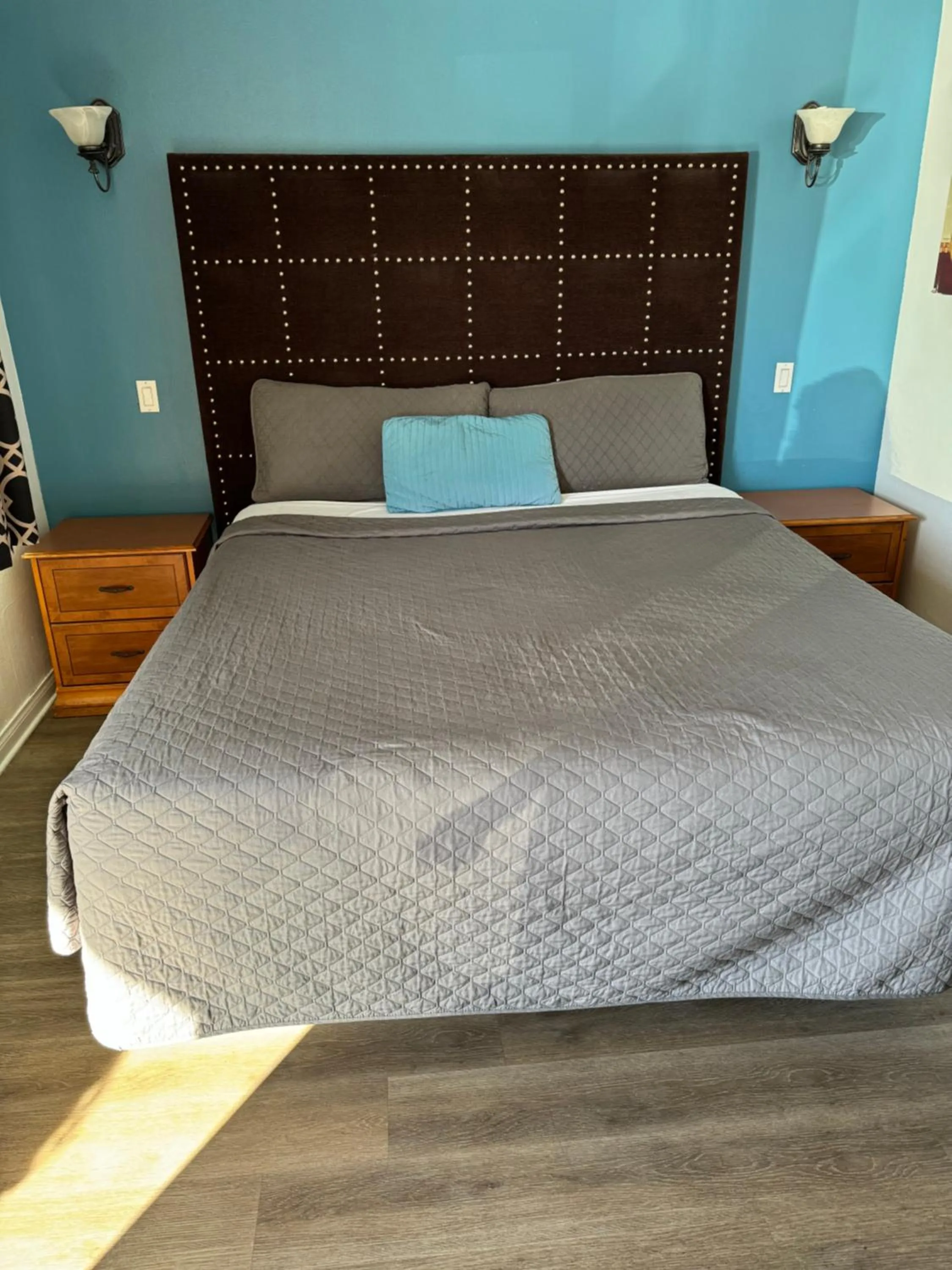 Bed in El Dorado Motel