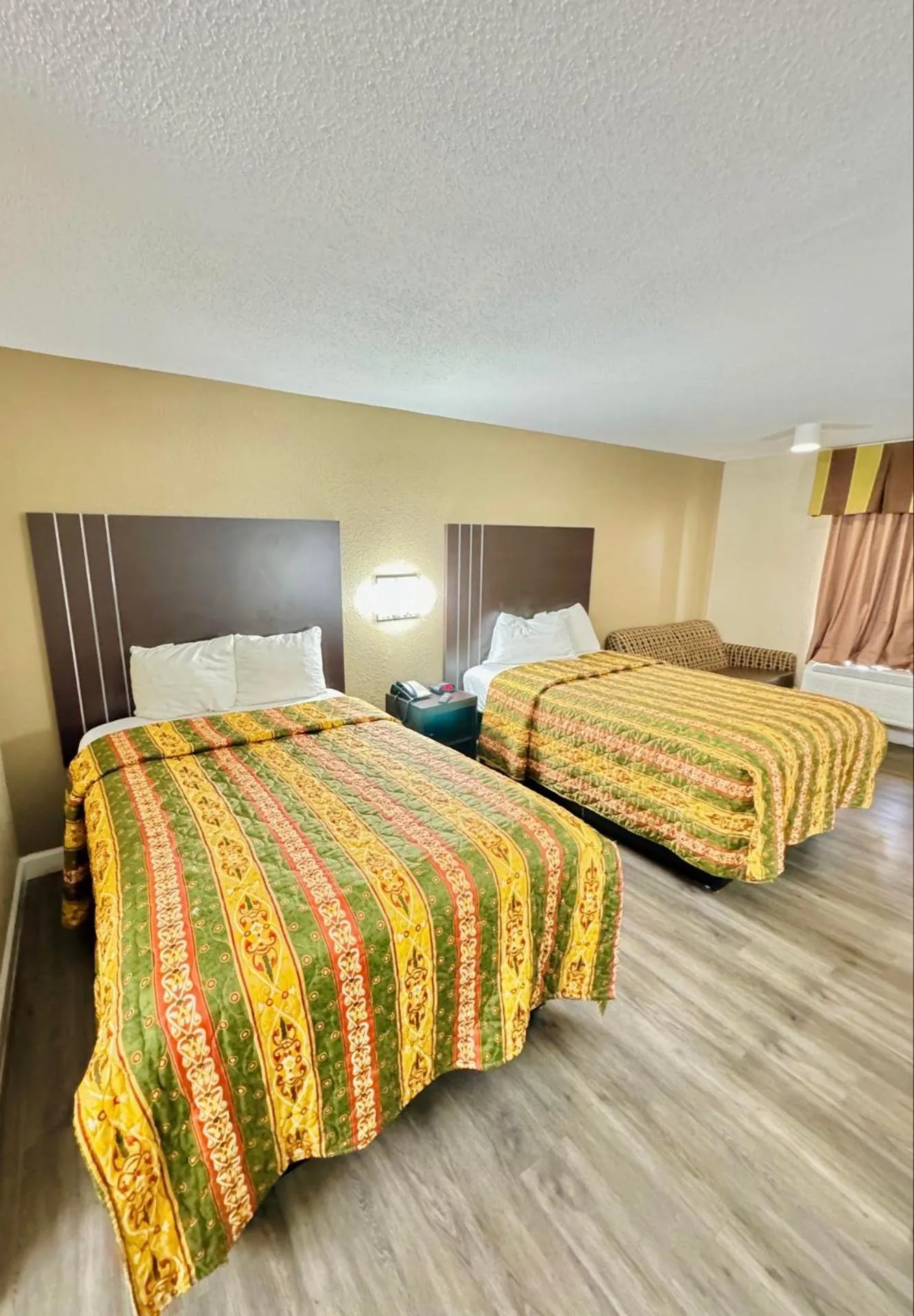 Bed in Rodeway Inn Expo Center