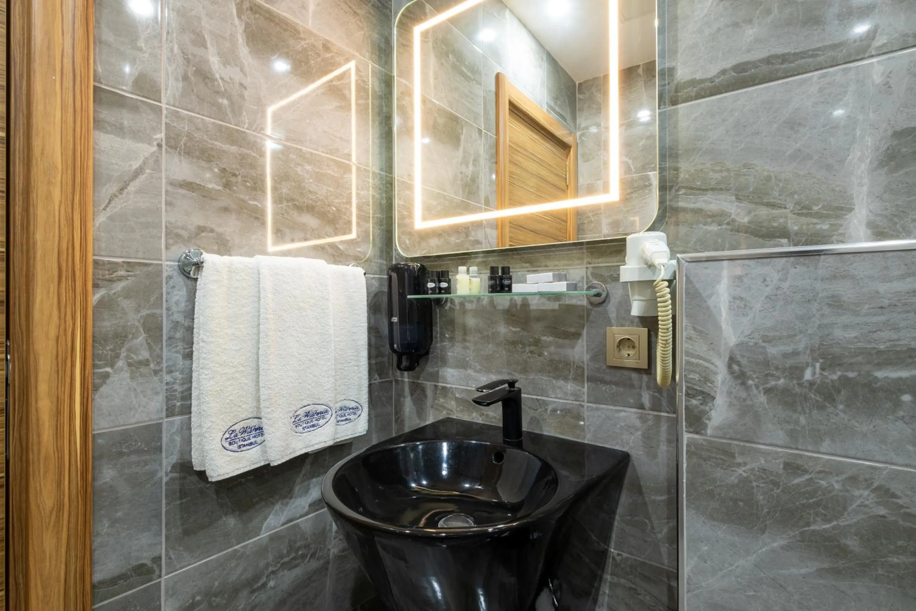 Shower in La Wisteria Boutique Hotel Istanbul