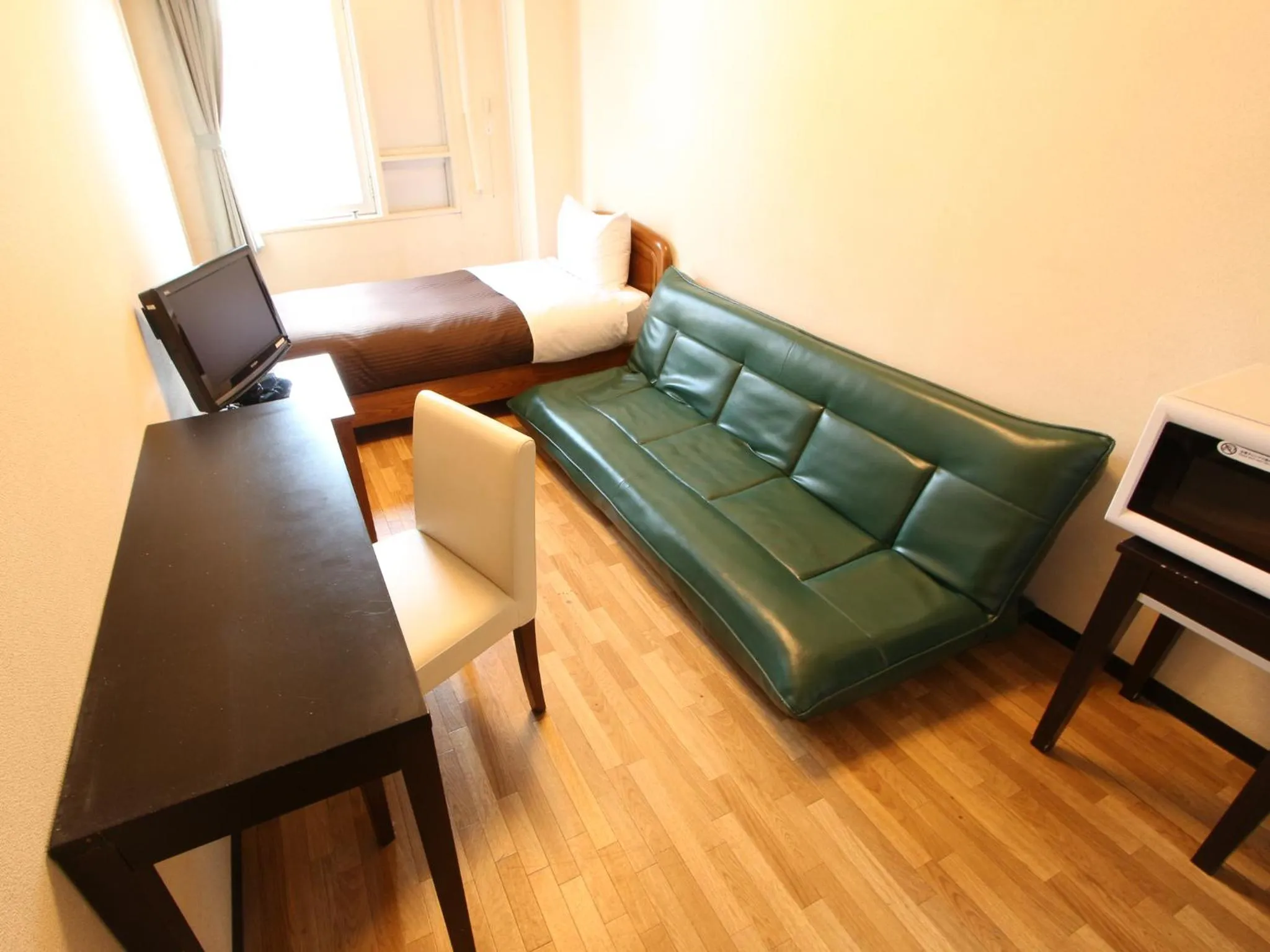 Living room in HOTEL LiVEMAX BUDGET Kawasaki Ekimae