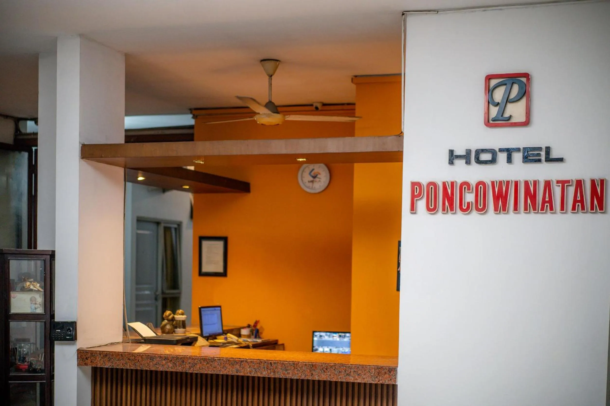 Lobby or reception in Hotel Poncowinatan - Tugu