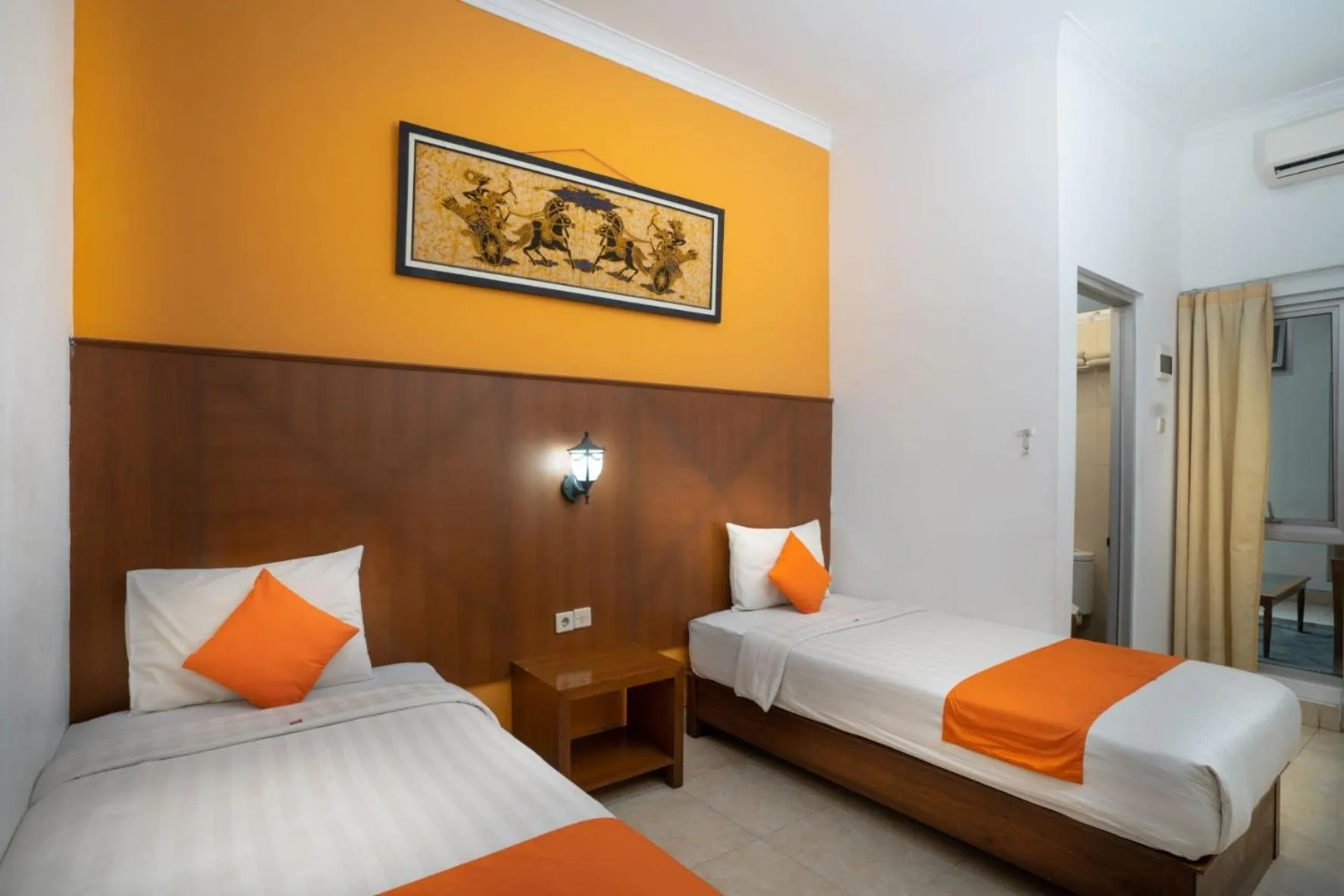 Bedroom, Bed in Hotel Poncowinatan - Tugu