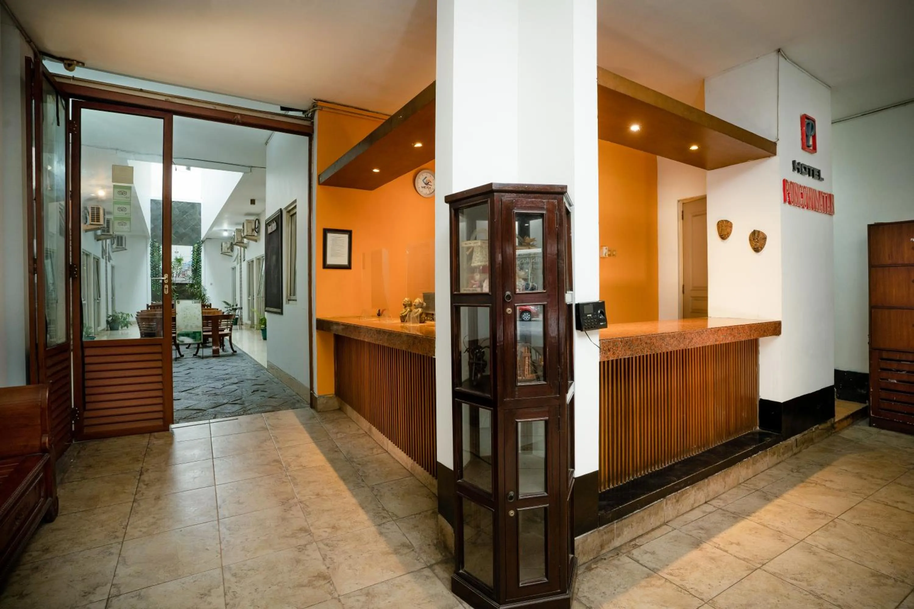 Lobby or reception in Hotel Poncowinatan - Tugu