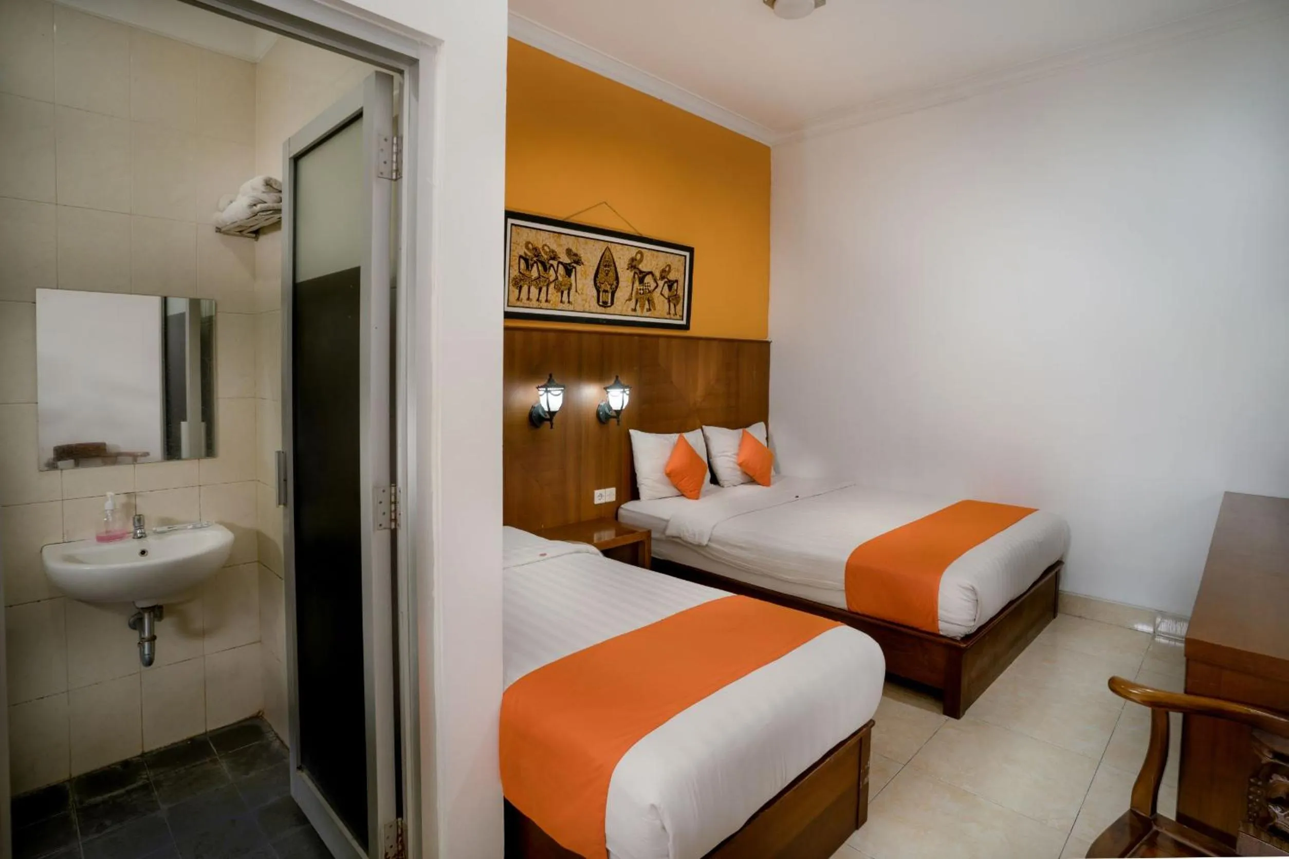 Bedroom, Bed in Hotel Poncowinatan - Tugu