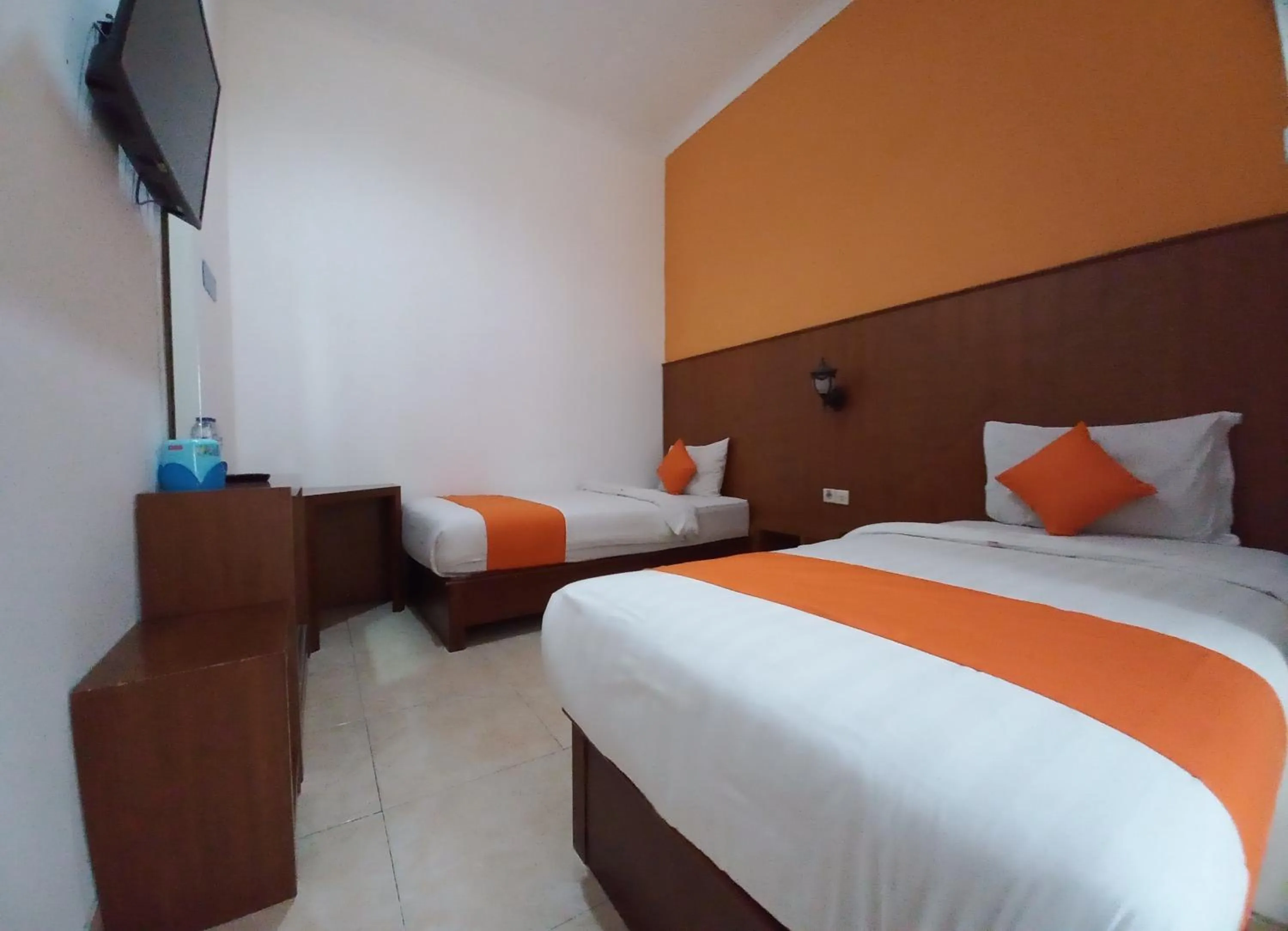 Bedroom, Bed in Hotel Poncowinatan - Tugu