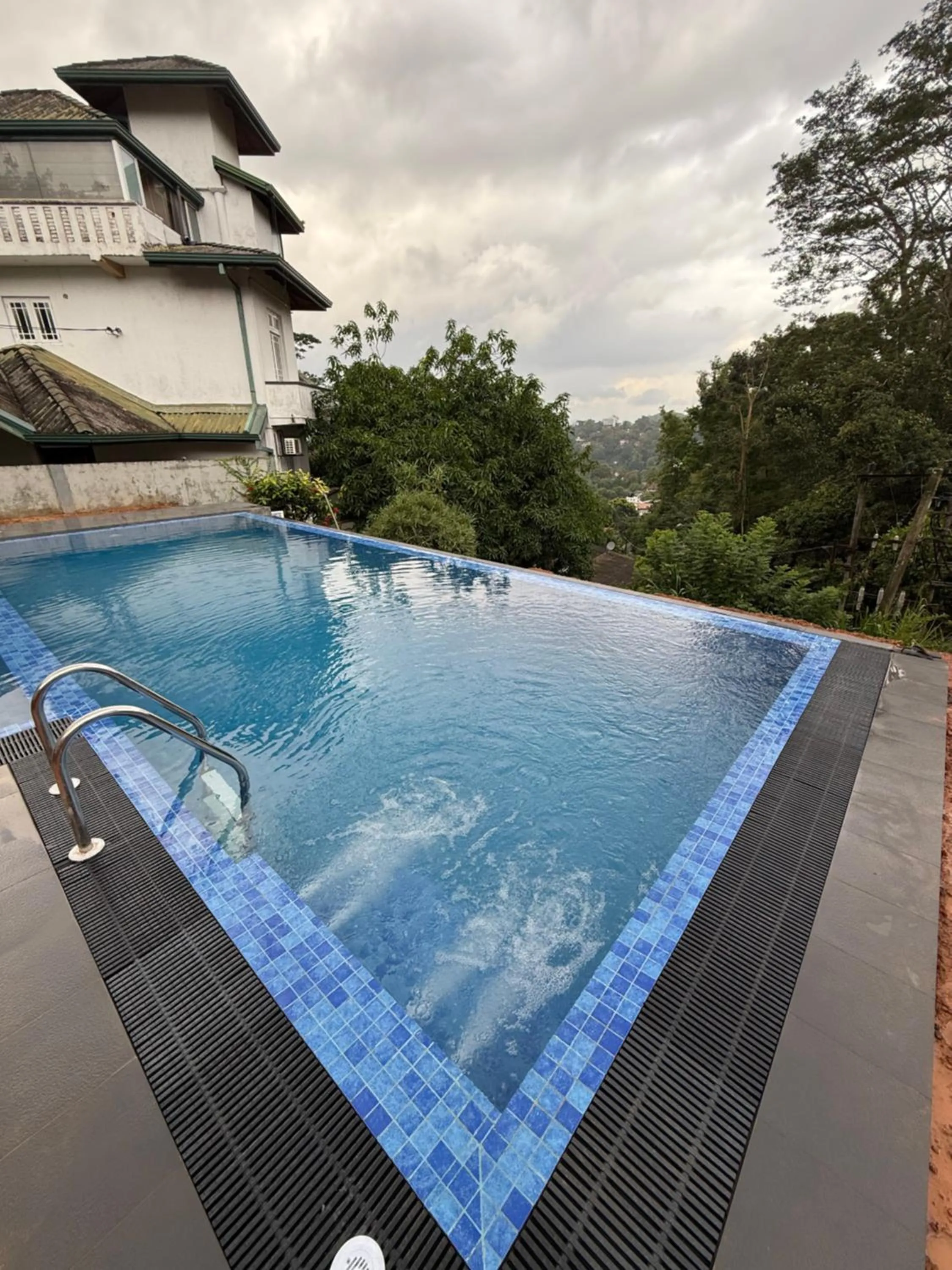 Kandyan View Holiday Bungalow free pickup from kandy