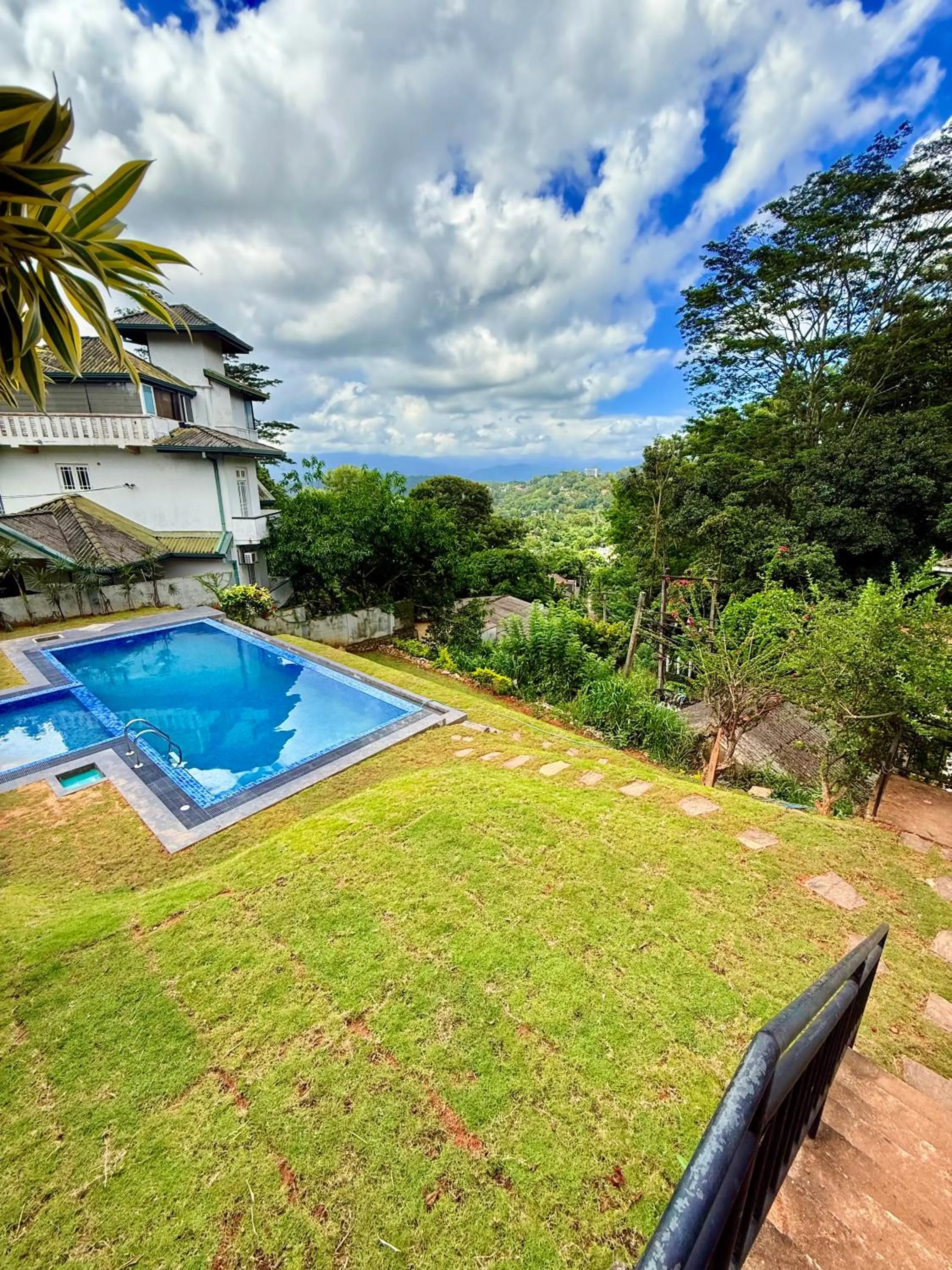 Kandyan View Holiday Bungalow free pickup from kandy