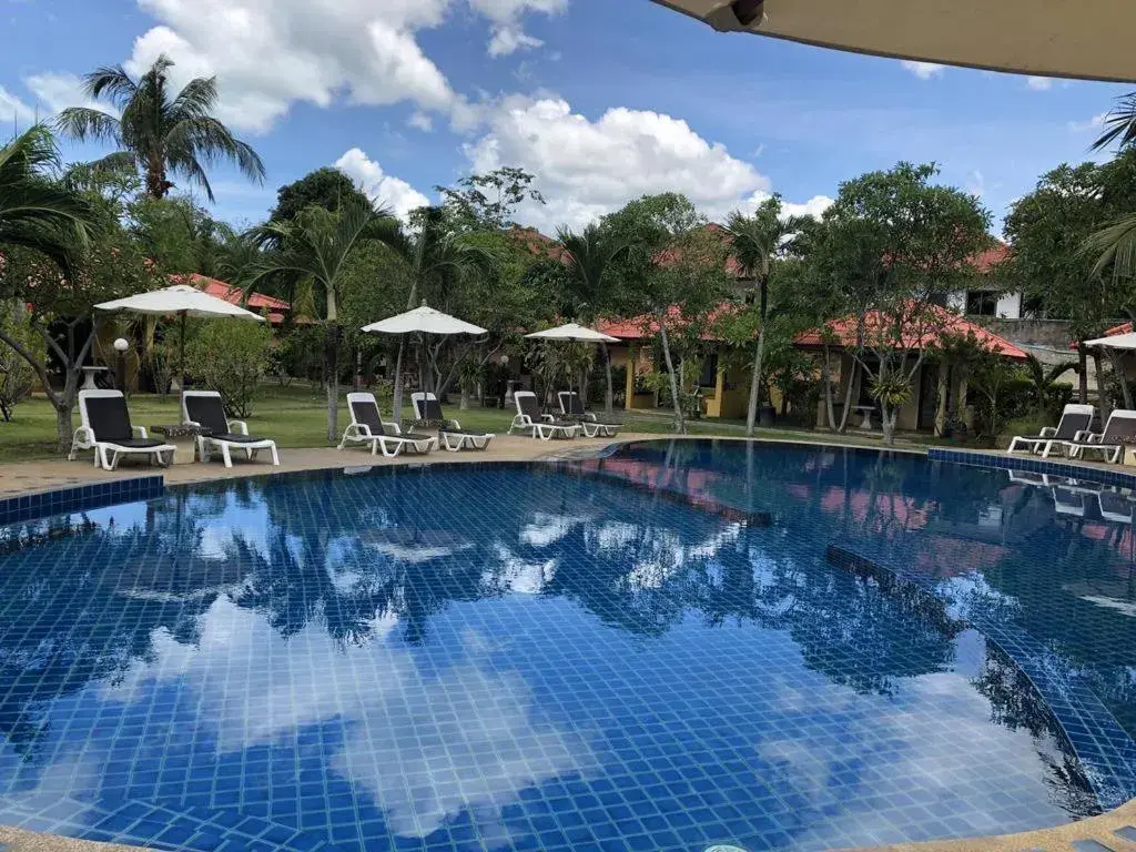 Pool view in Samui Mermaid Beachfront Pool view in Samui Mermaid Beachfront