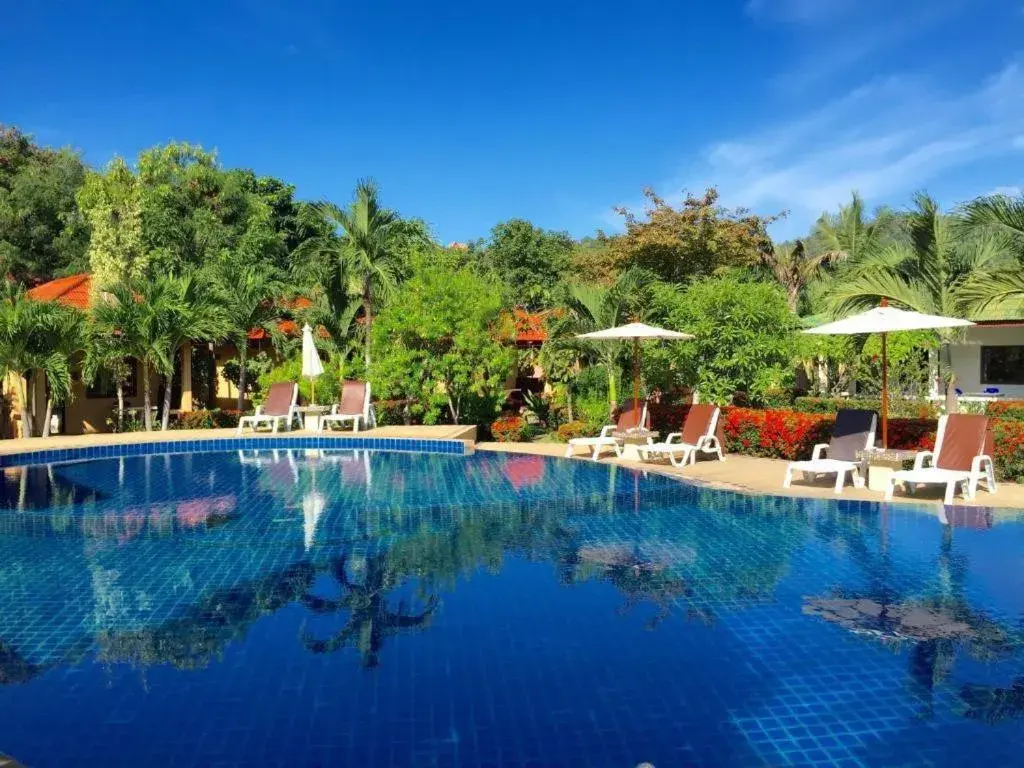 Pool view in Samui Mermaid Beachfront Pool view in Samui Mermaid Beachfront