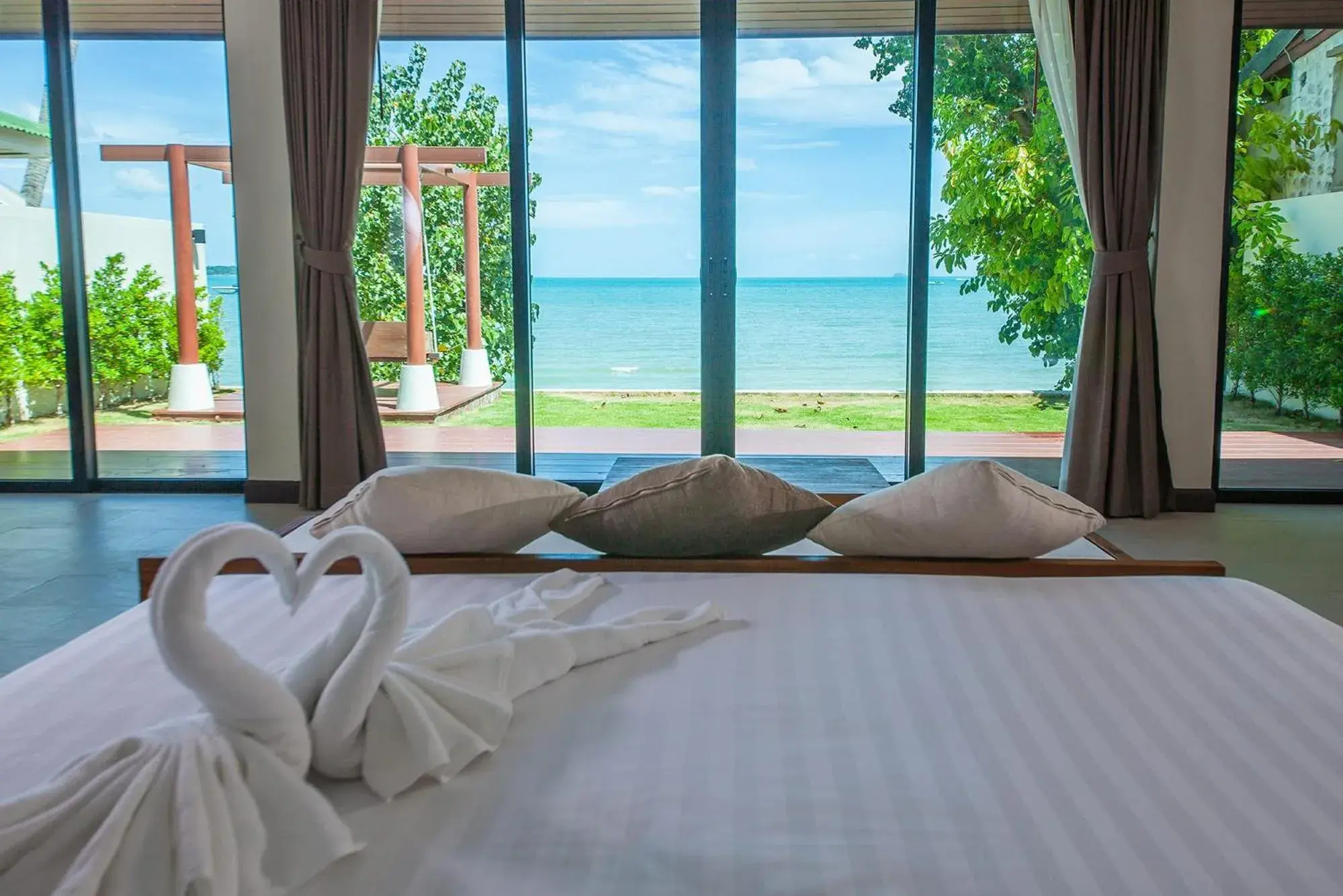 Sea view, Bed in Samui Mermaid Beachfront Sea view, Bed in Samui Mermaid Beachfront