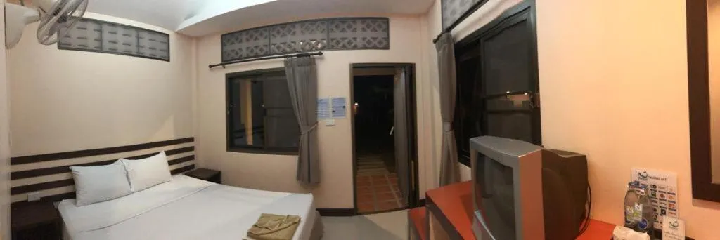 Photo of the whole room, Bed in Samui Mermaid Beachfront