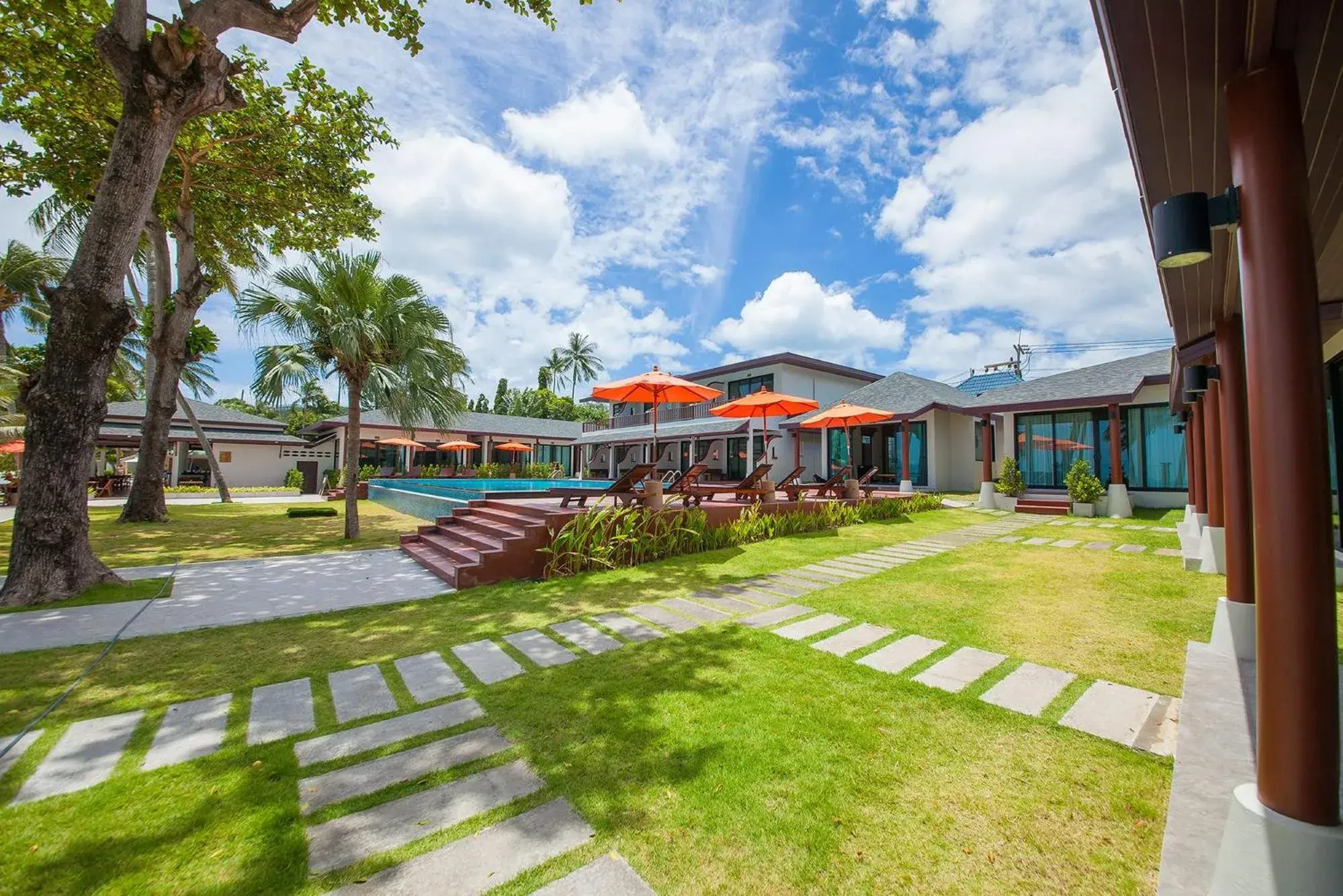 Garden view in Samui Mermaid Beachfront Garden view in Samui Mermaid Beachfront