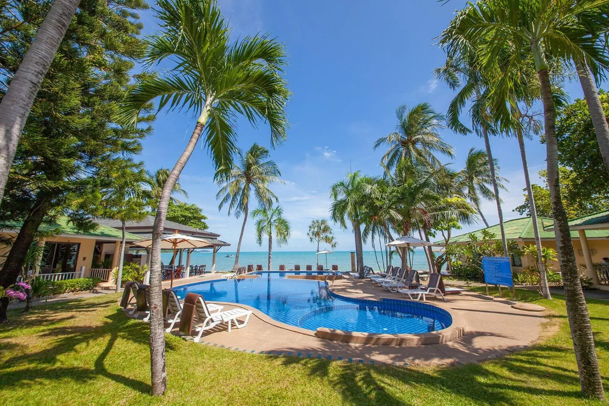 Pool view in Samui Mermaid Beachfront Pool view in Samui Mermaid Beachfront