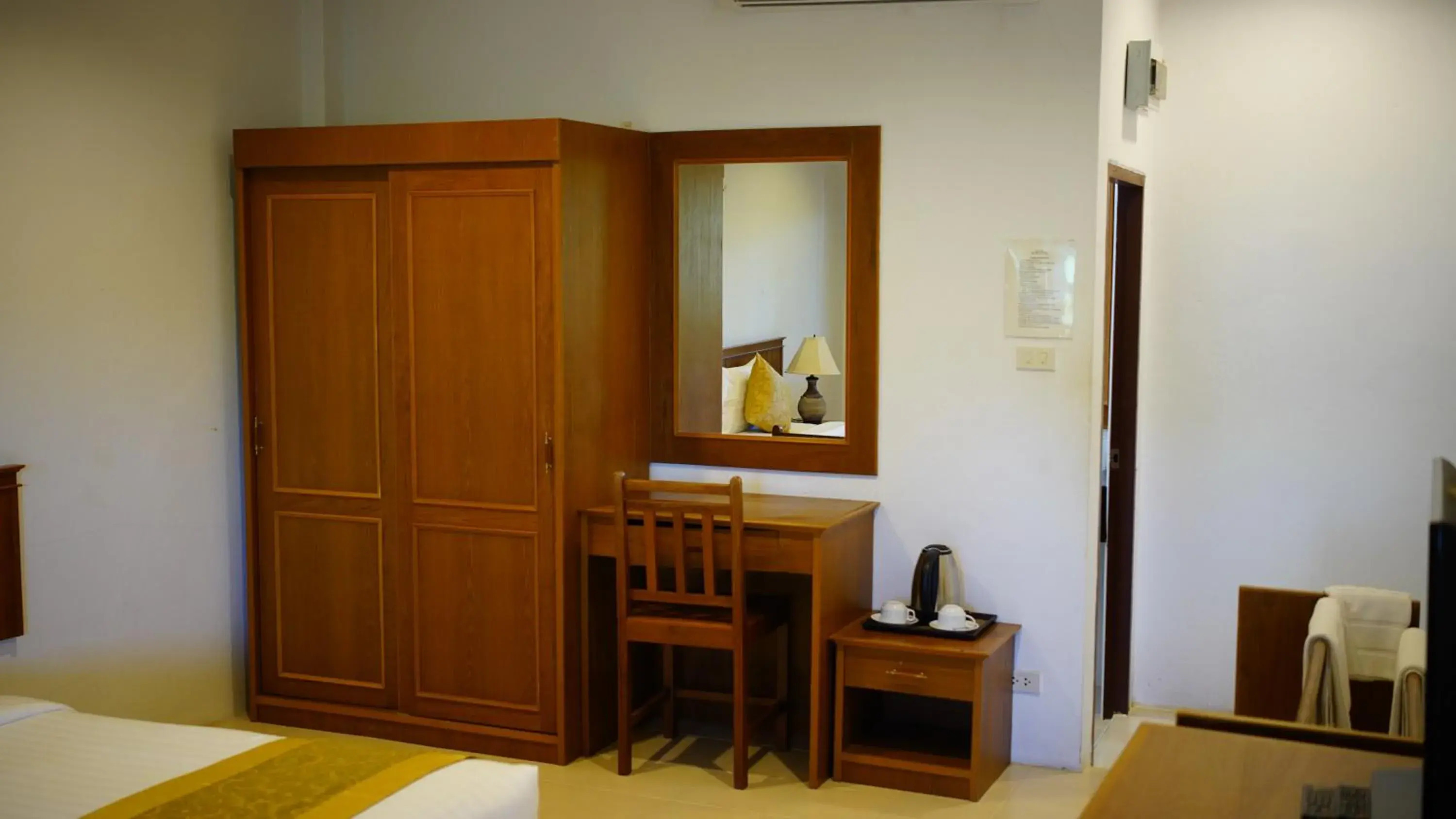 wardrobe, Bed in Baan Pitcha บ้านพิชชา wardrobe, Bed in Baan Pitcha บ้านพิชชา