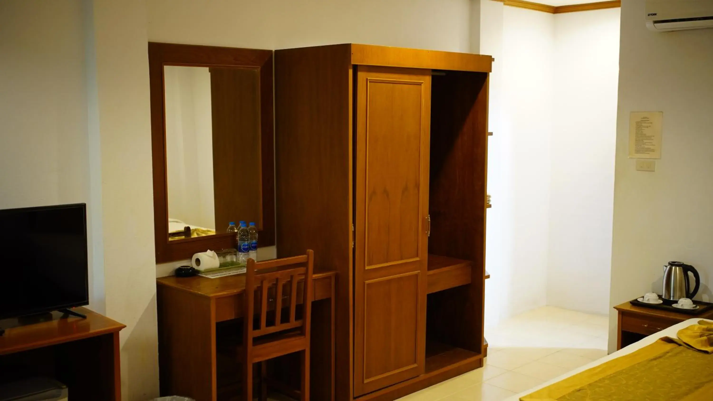 wardrobe, Bed in Baan Pitcha บ้านพิชชา wardrobe, Bed in Baan Pitcha บ้านพิชชา