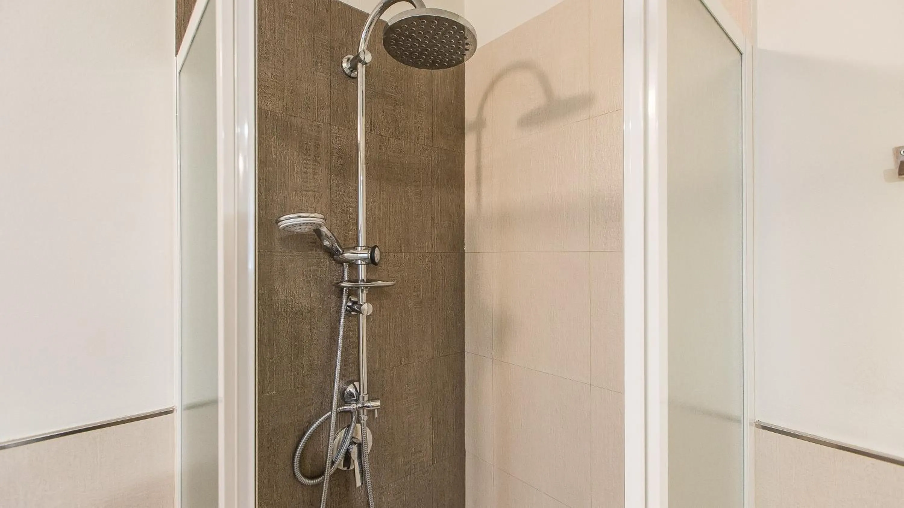 Bathroom in Rental in Rome Trastevere White