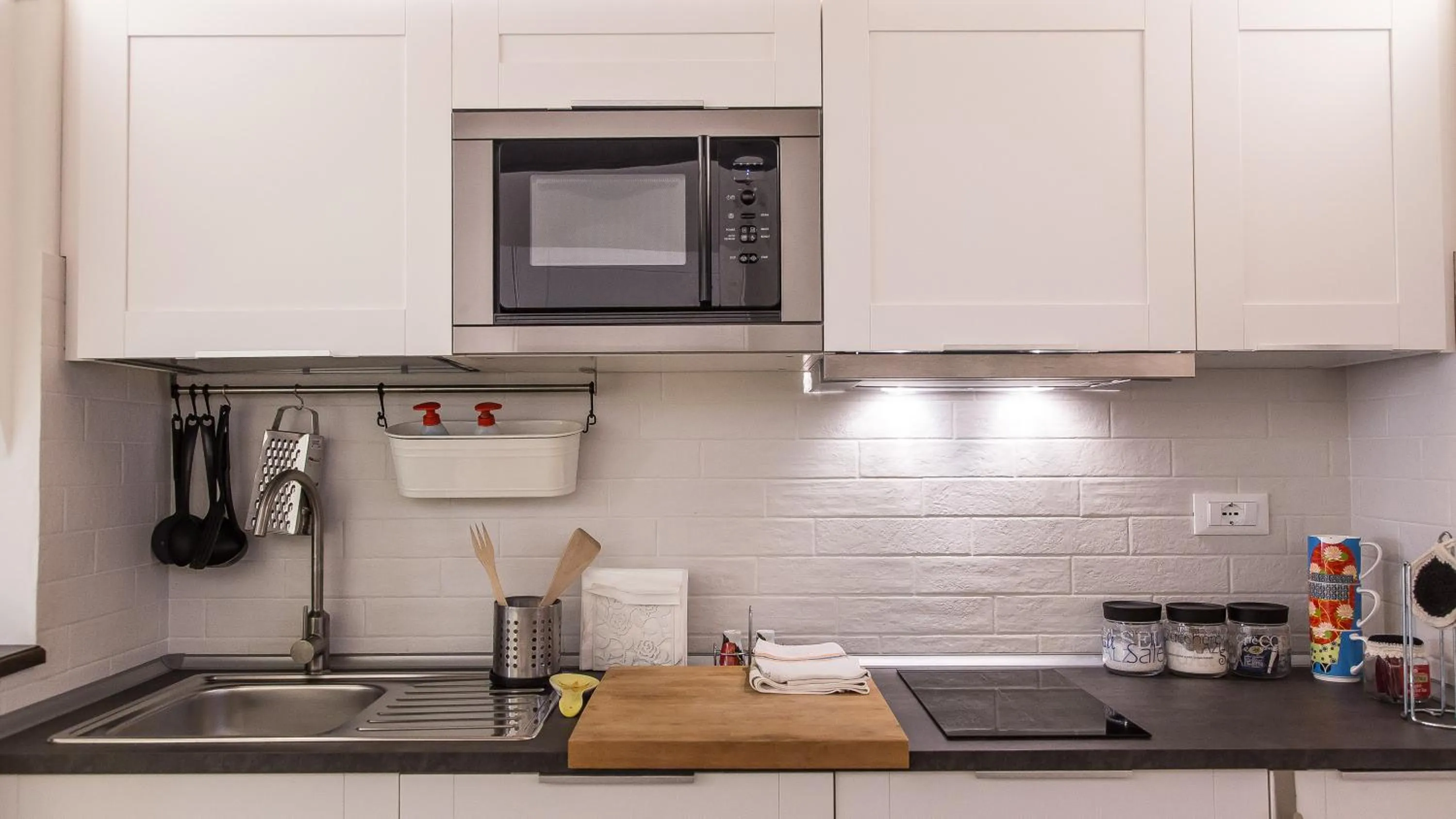 Kitchen or kitchenette in Rental in Rome Trastevere White