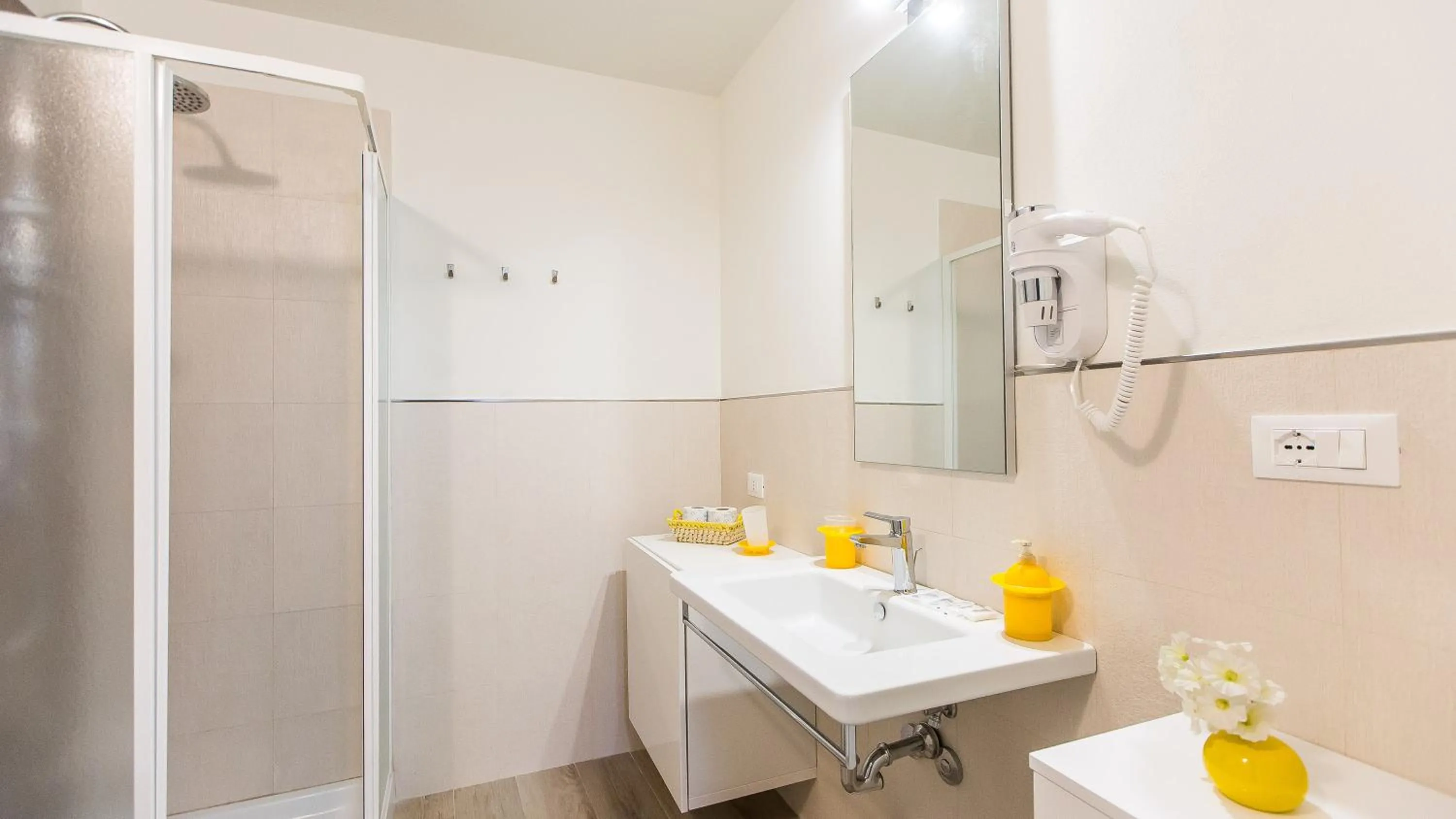 Bathroom in Rental in Rome Trastevere White